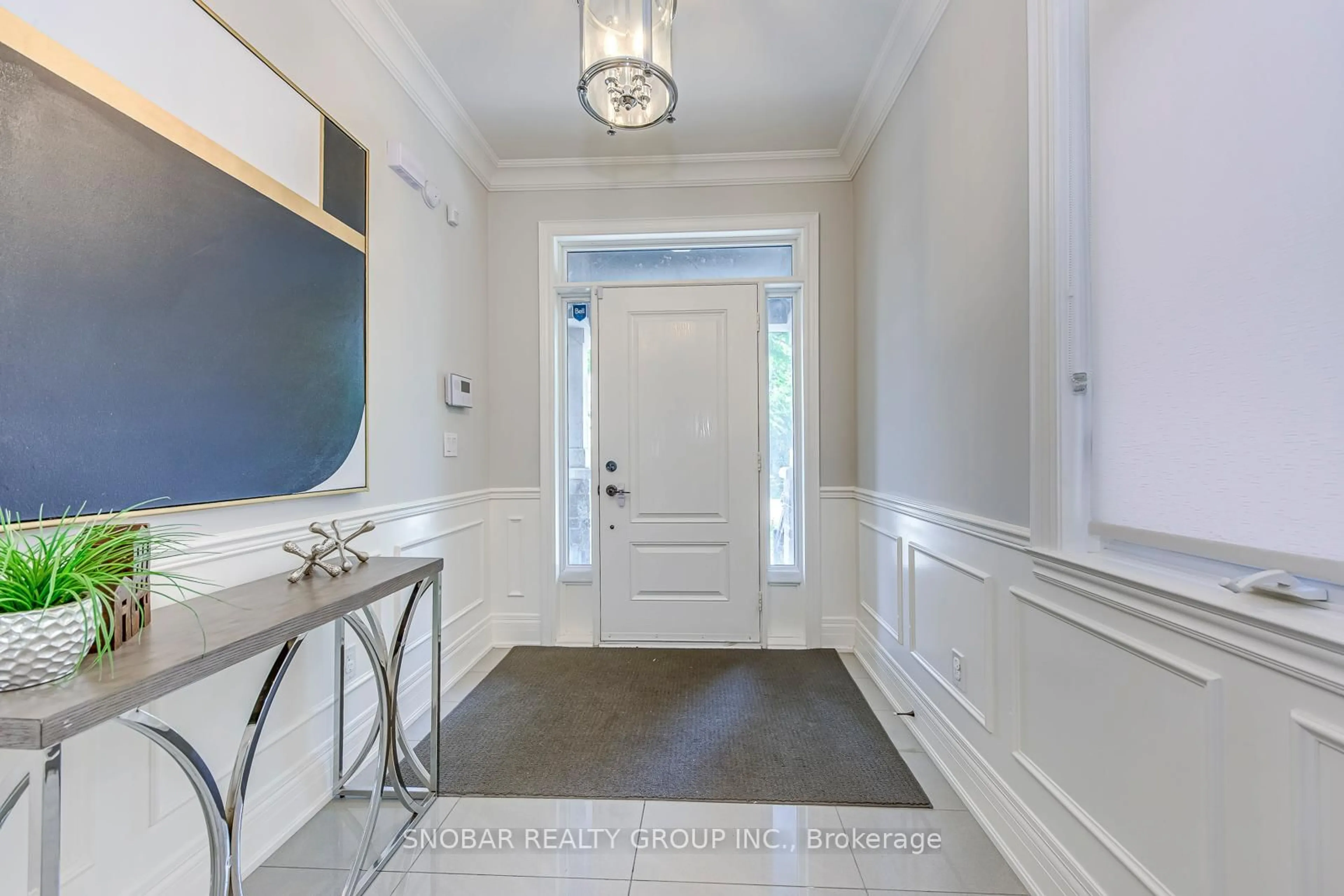 Indoor entryway for 797 Oxford St, Toronto Ontario M8Z 1L5