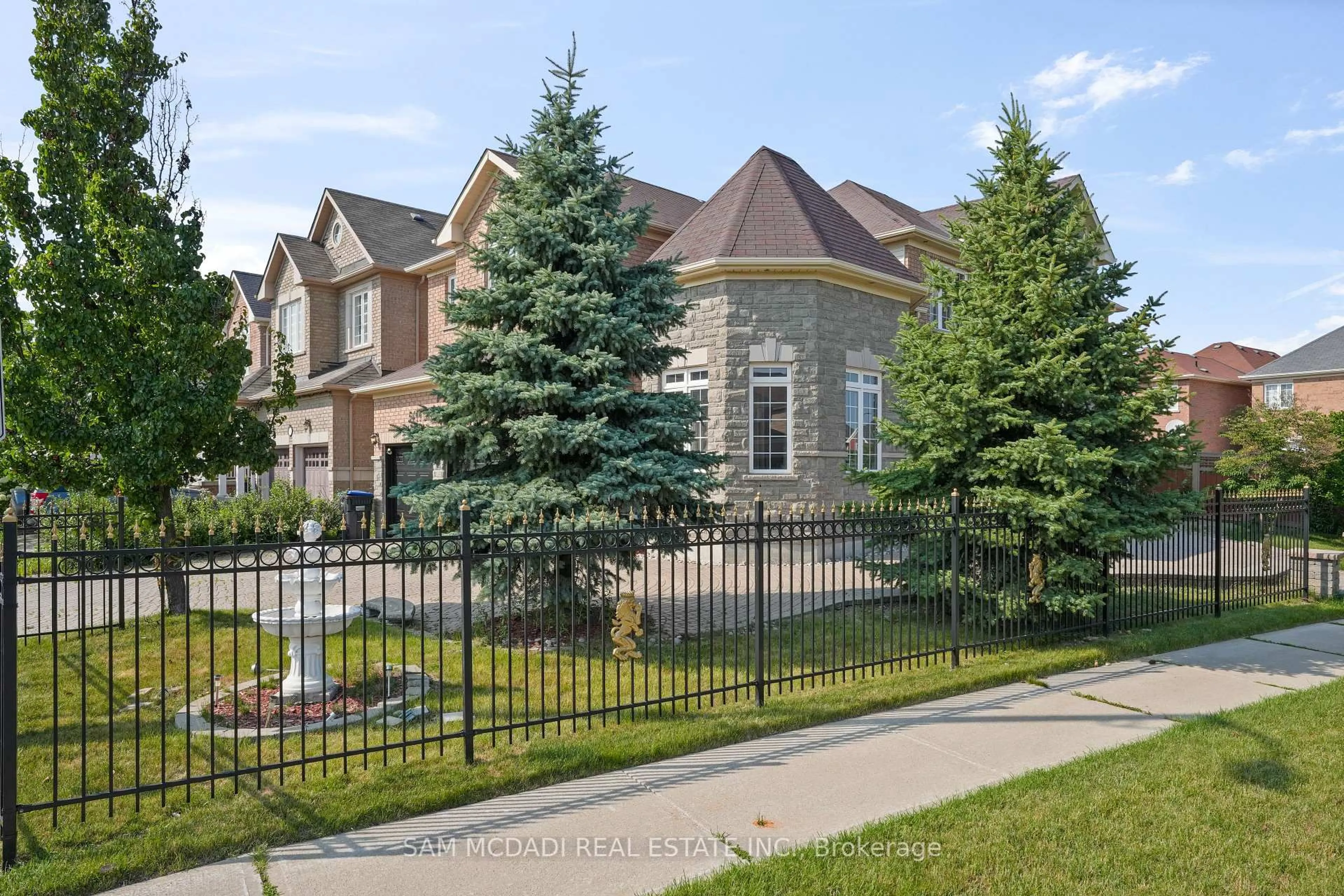 Unknown for 5499 Doctor Peddle Cres, Mississauga Ontario L5M 0K7