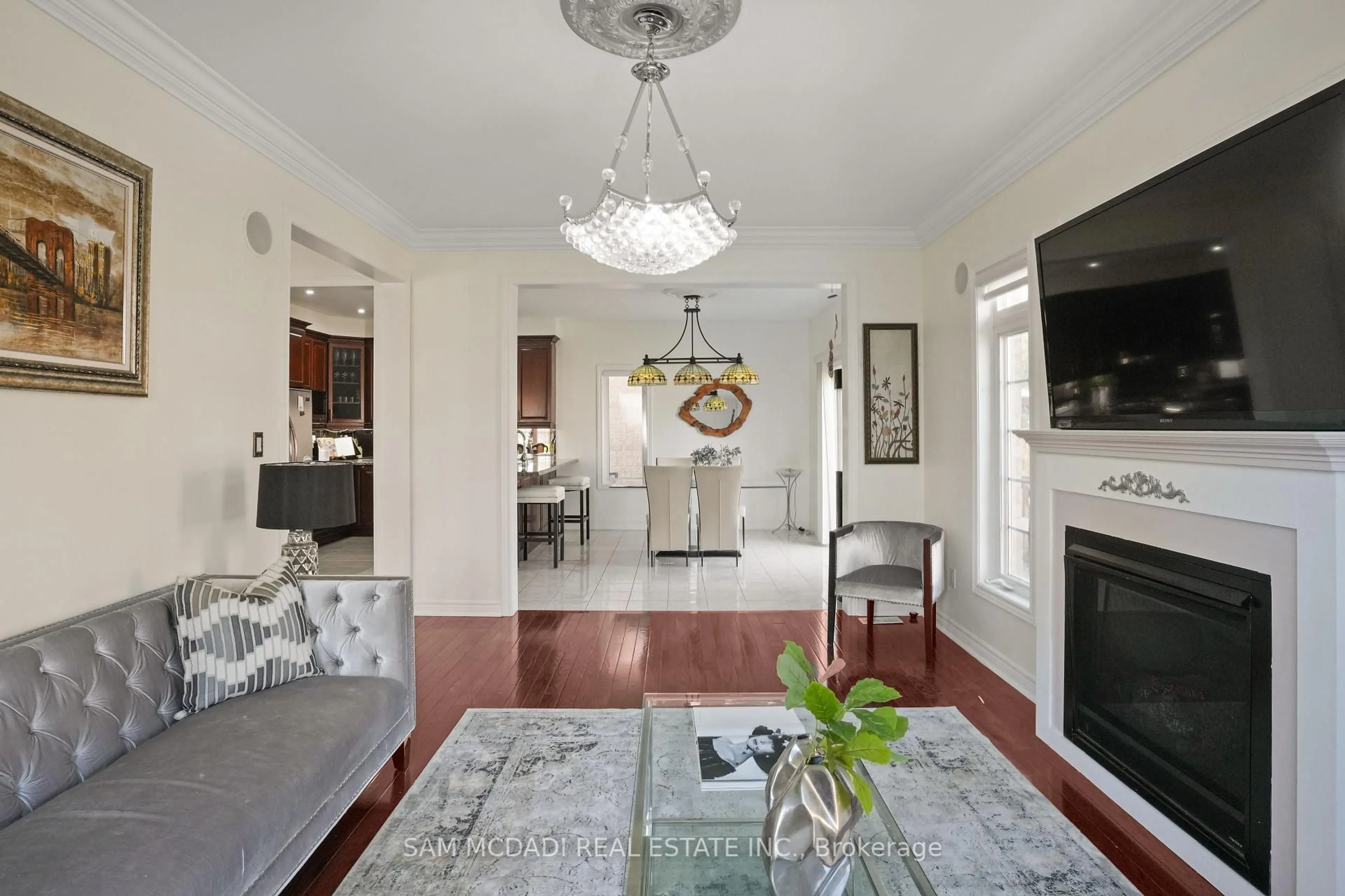 Living room with furniture, unknown for 5499 Doctor Peddle Cres, Mississauga Ontario L5M 0K7