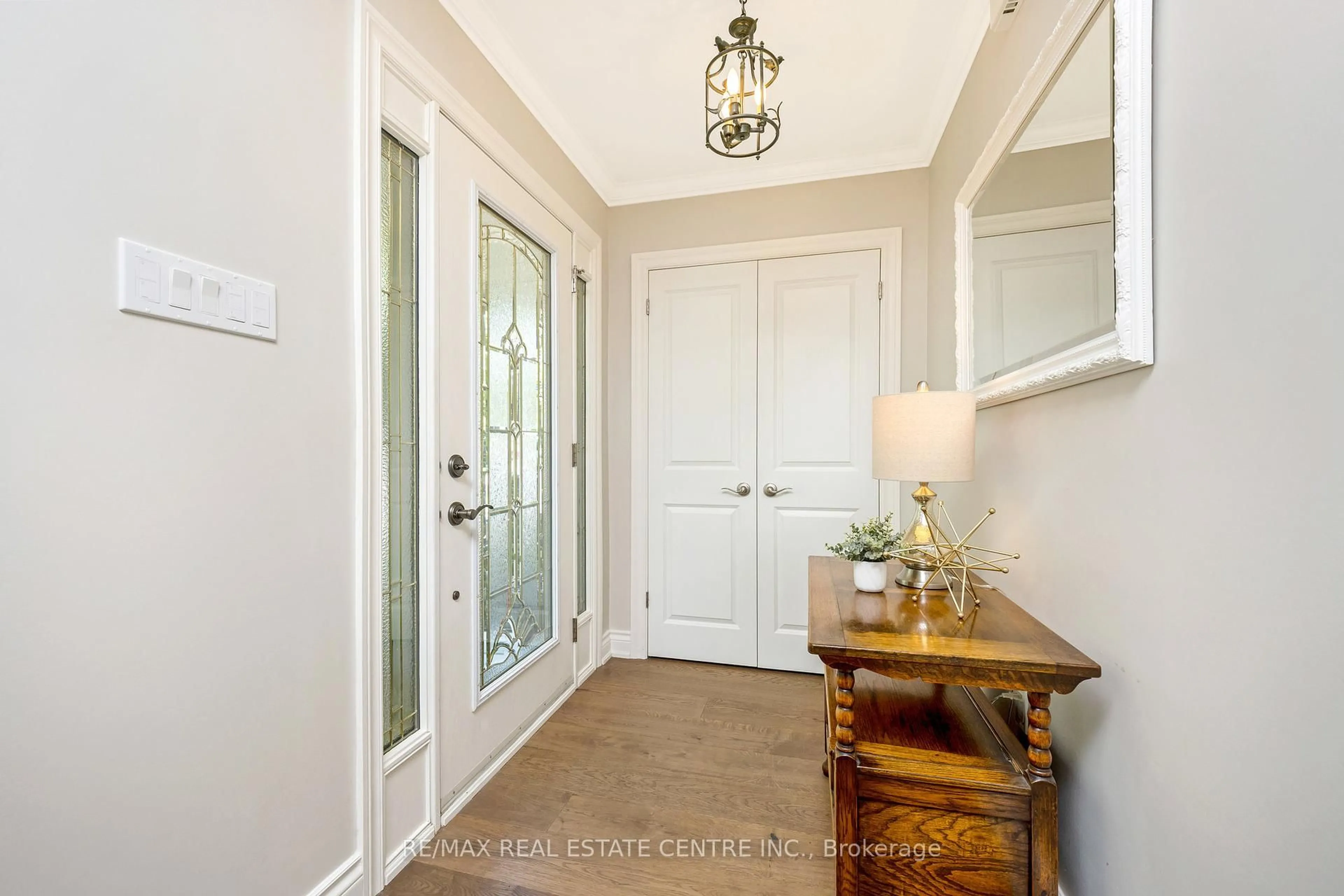 Indoor entryway for 369 Wilson Dr, Milton Ontario L9T 3E9