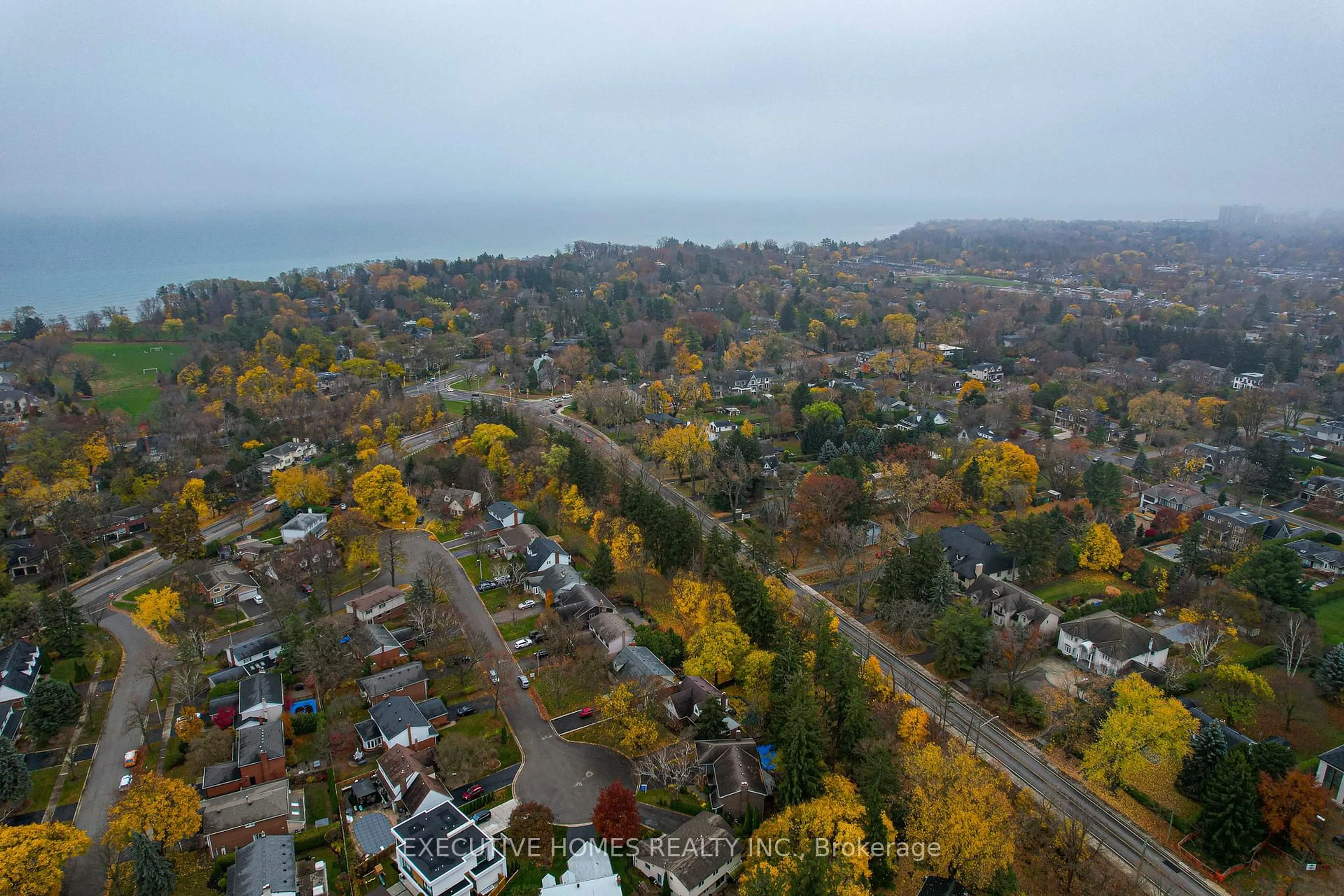 A pic from outside/outdoor area/front of a property/back of a property/a pic from drone, water/lake/river/ocean view for 208 Glen Oak Dr, Oakville Ontario L6K 2J2