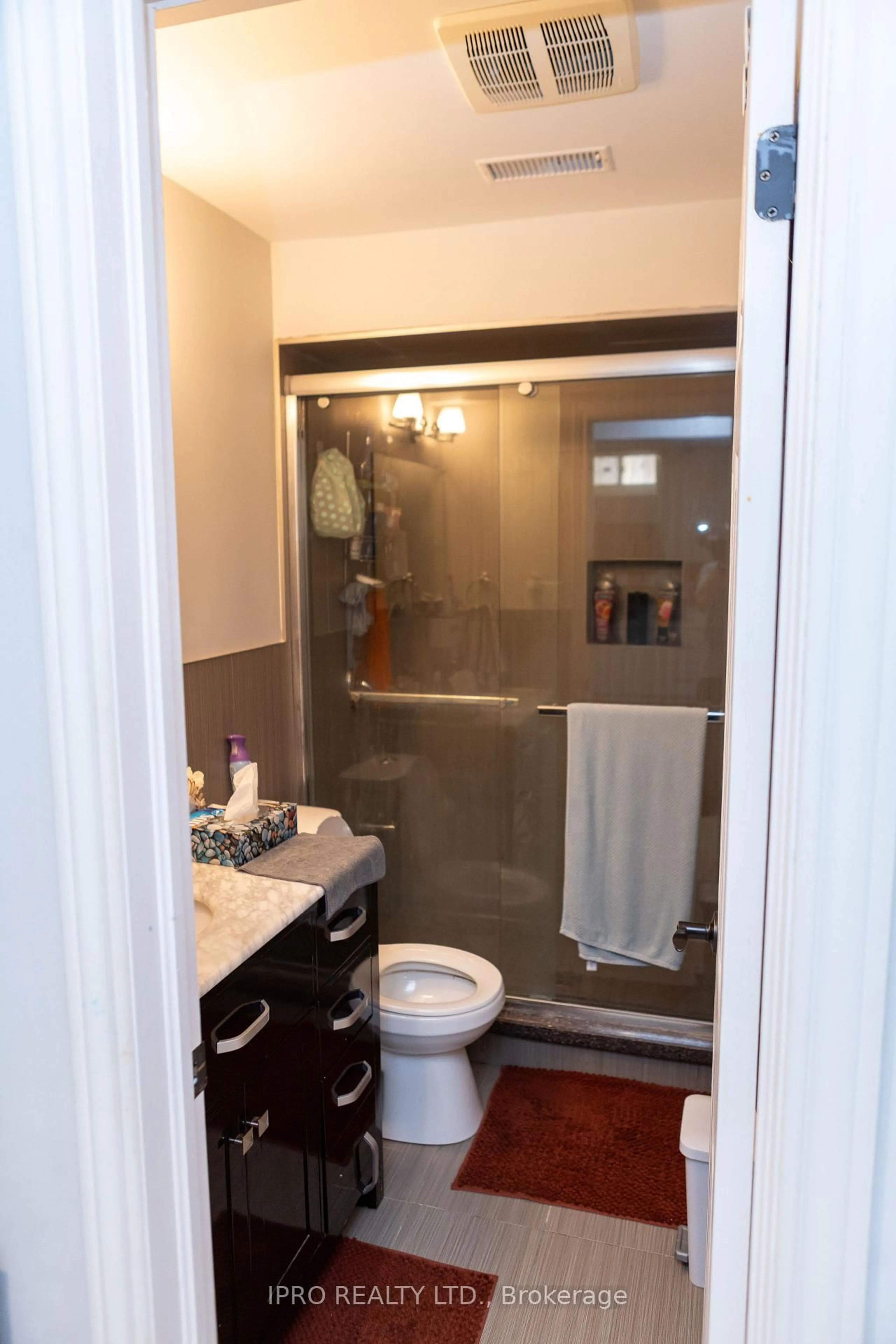 Standard bathroom, unknown for 15101 Danby Rd, Halton Hills Ontario L7G 0B1
