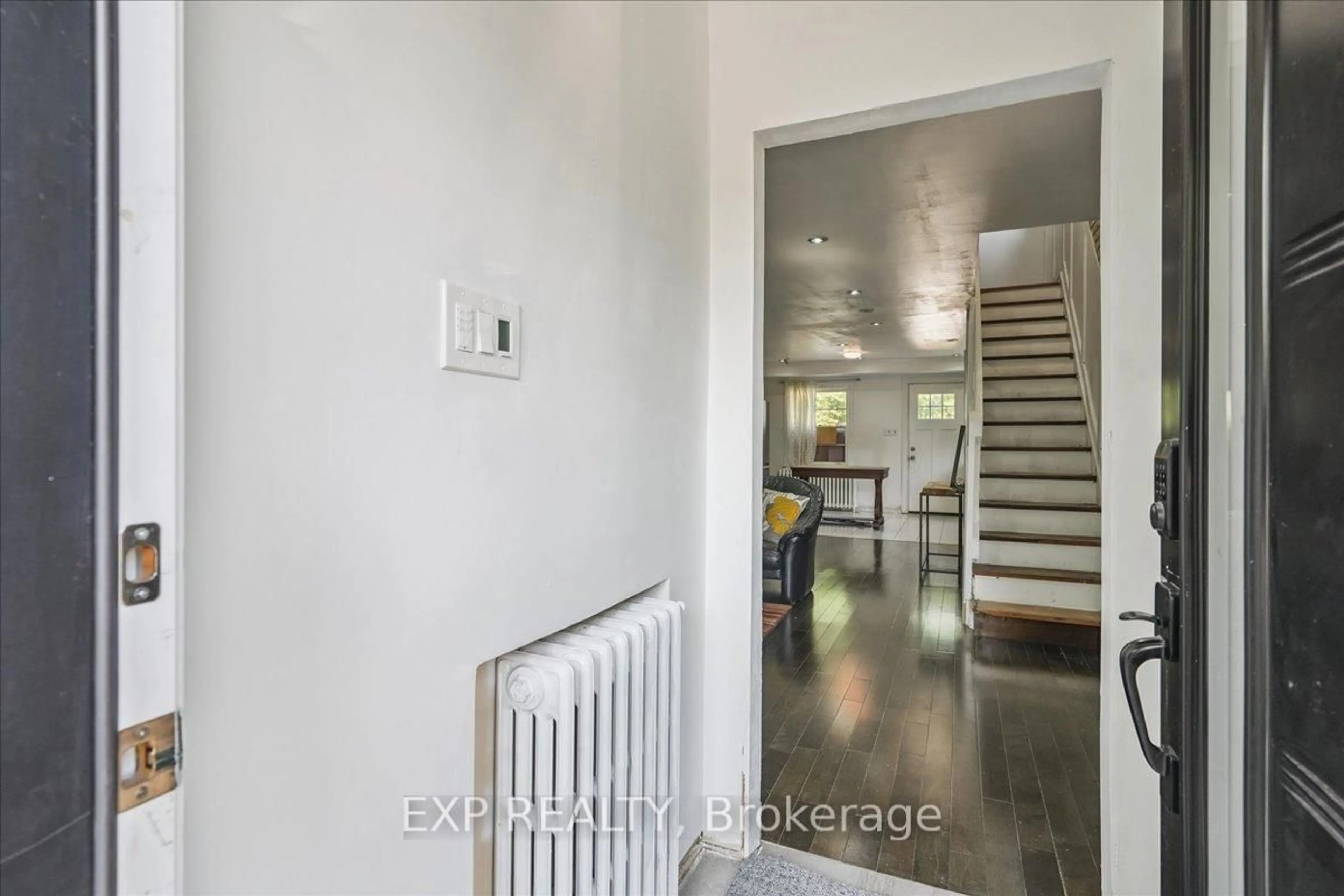 Unknown for 73 Yarrow Rd, Toronto Ontario M6M 4E4