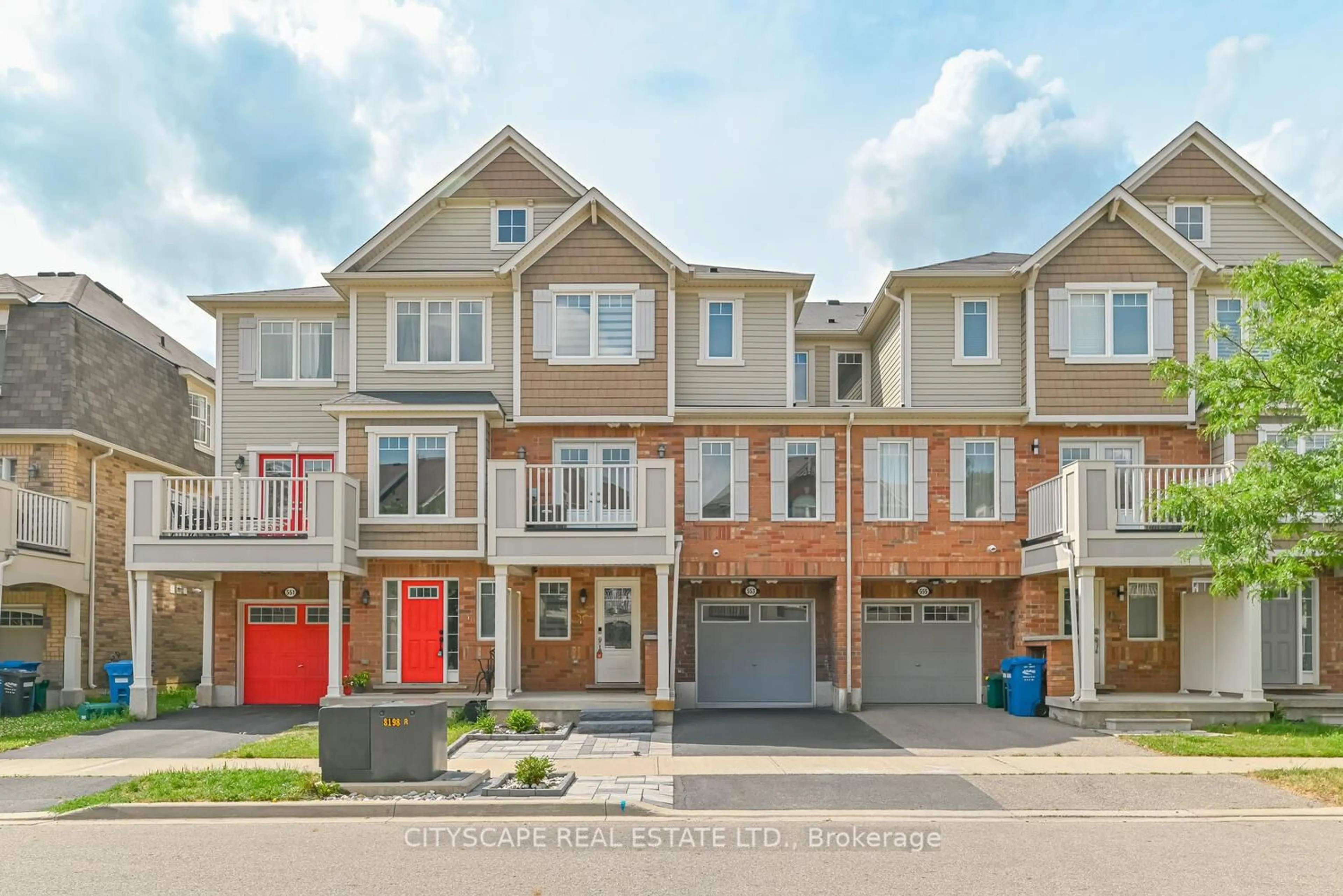 A pic from outside/outdoor area/front of a property/back of a property/a pic from drone, street for 553 Pharo Pt, Milton Ontario L9T 8H6