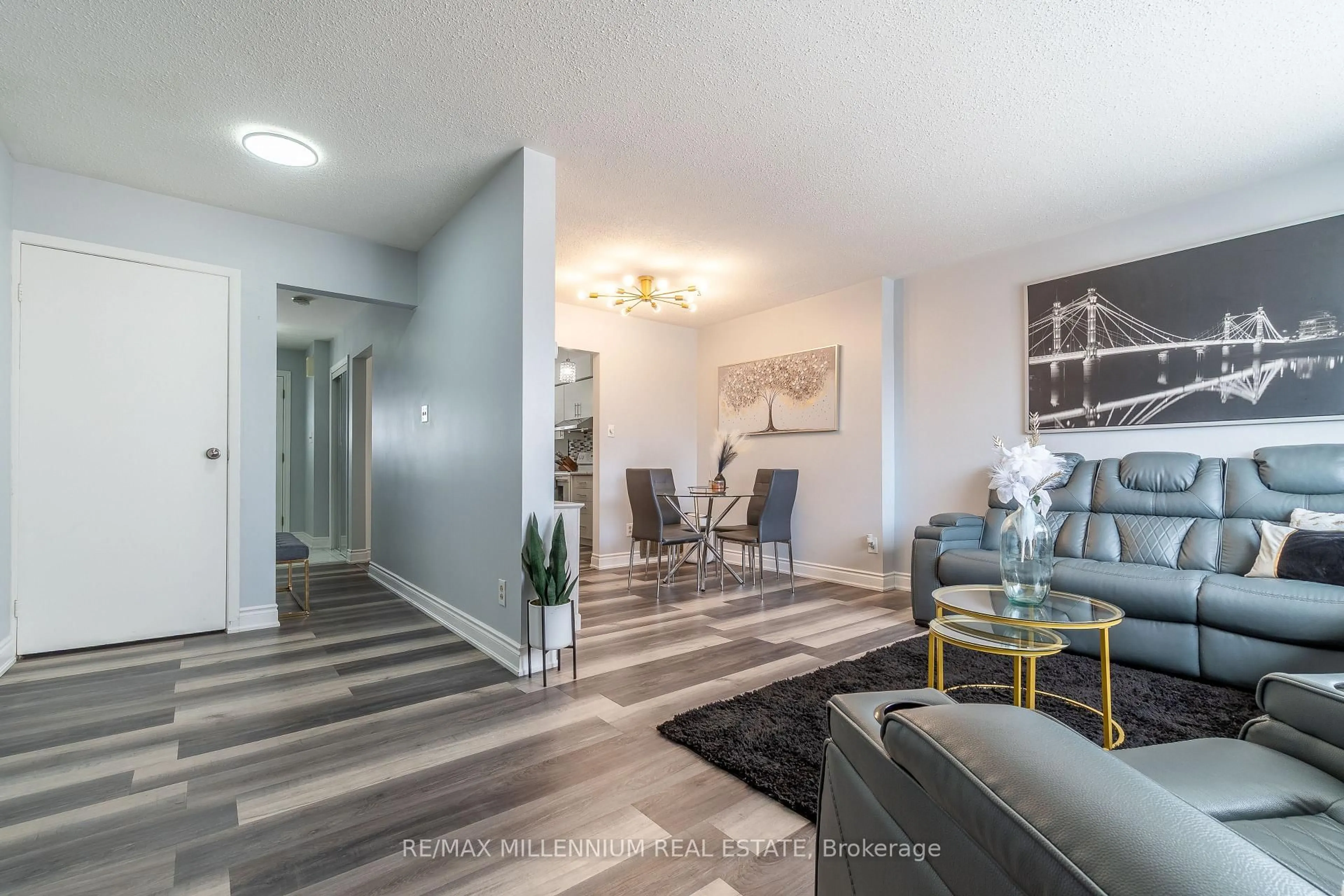 Living room with furniture, unknown for 52 Village Crt, Brampton Ontario L6W 1A6