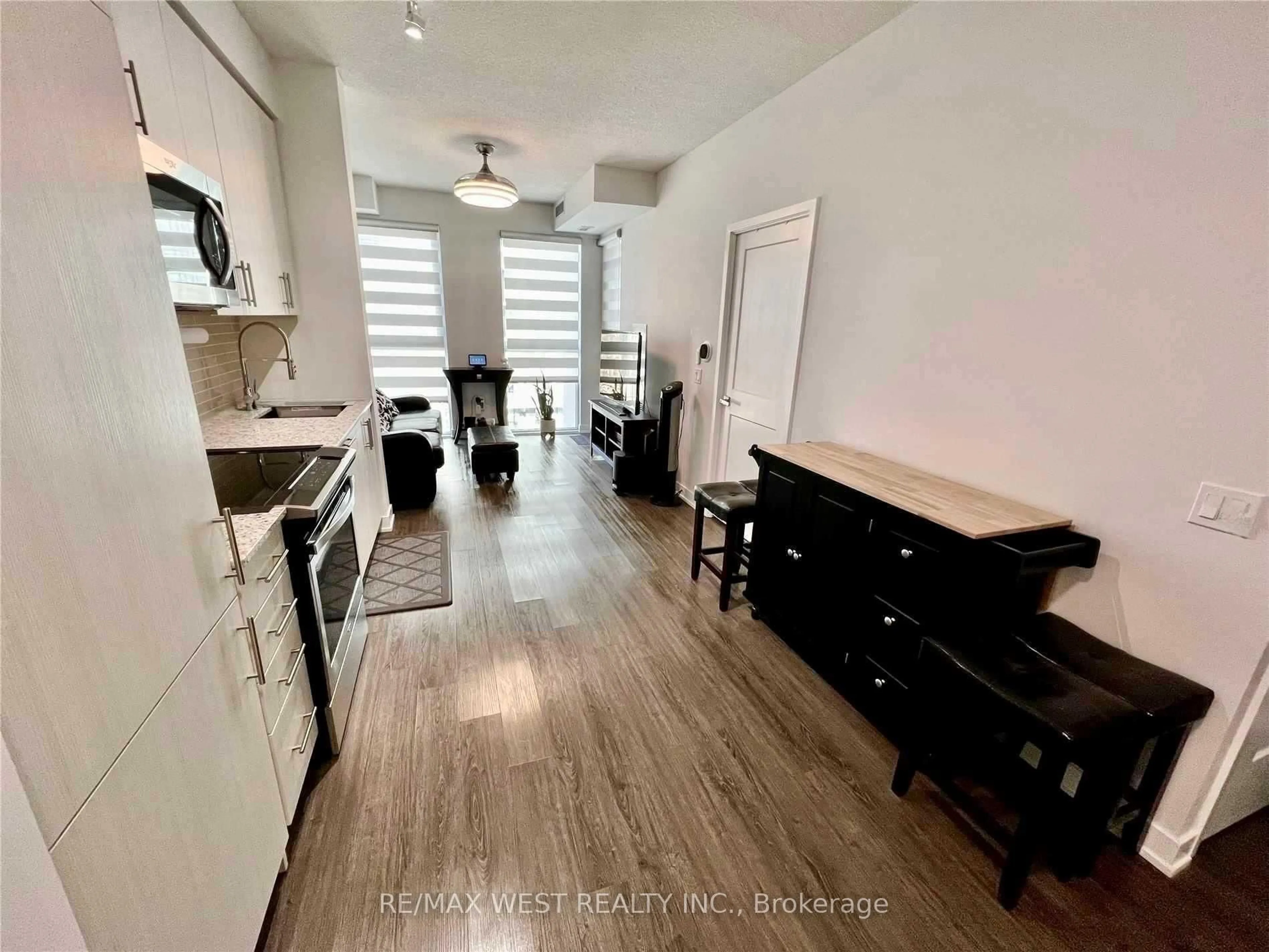 A pic of a room for 4085 Parkside Village Dr #1606, Mississauga Ontario L5B 0K9