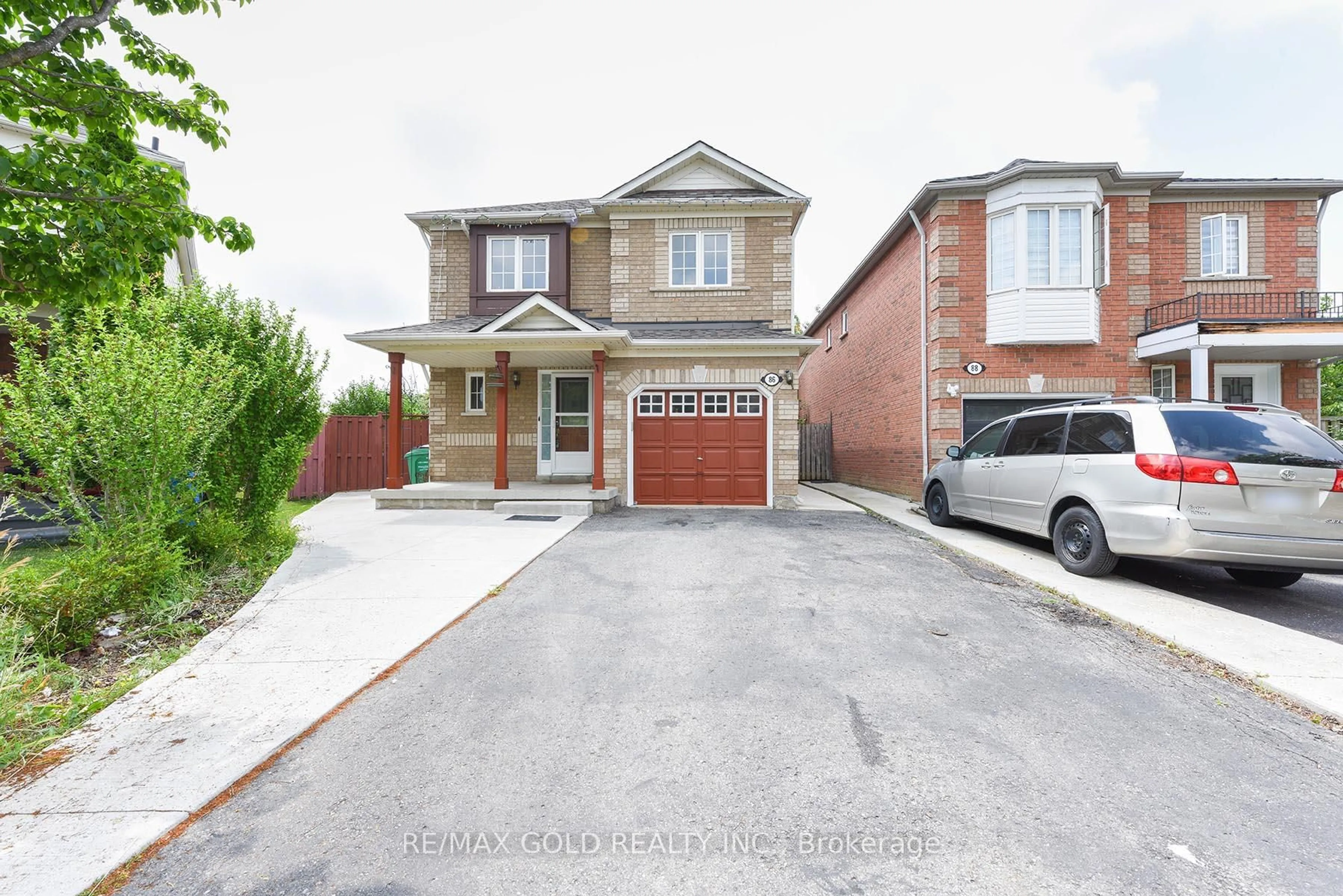 Home with brick exterior material, street for 86 Charleswood Circ, Brampton Ontario L7A 1Z1