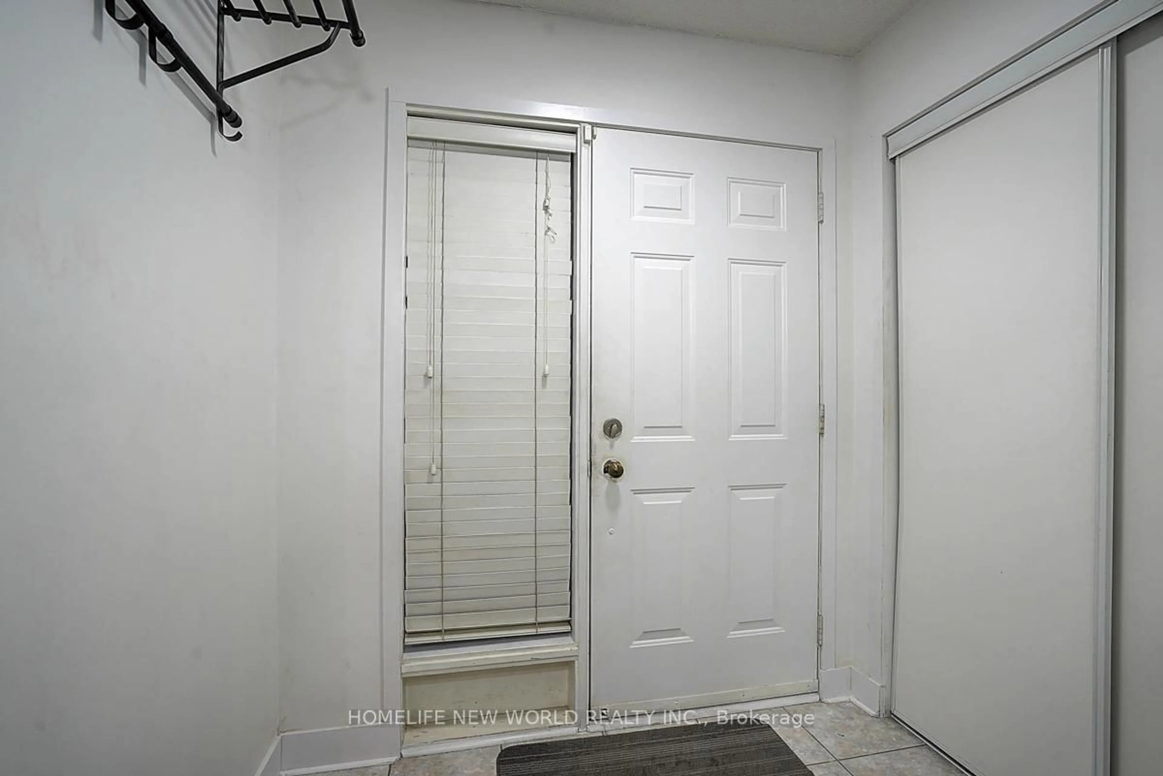 Indoor entryway for 199 Hillcrest Ave #10, Mississauga Ontario L5B 4L5