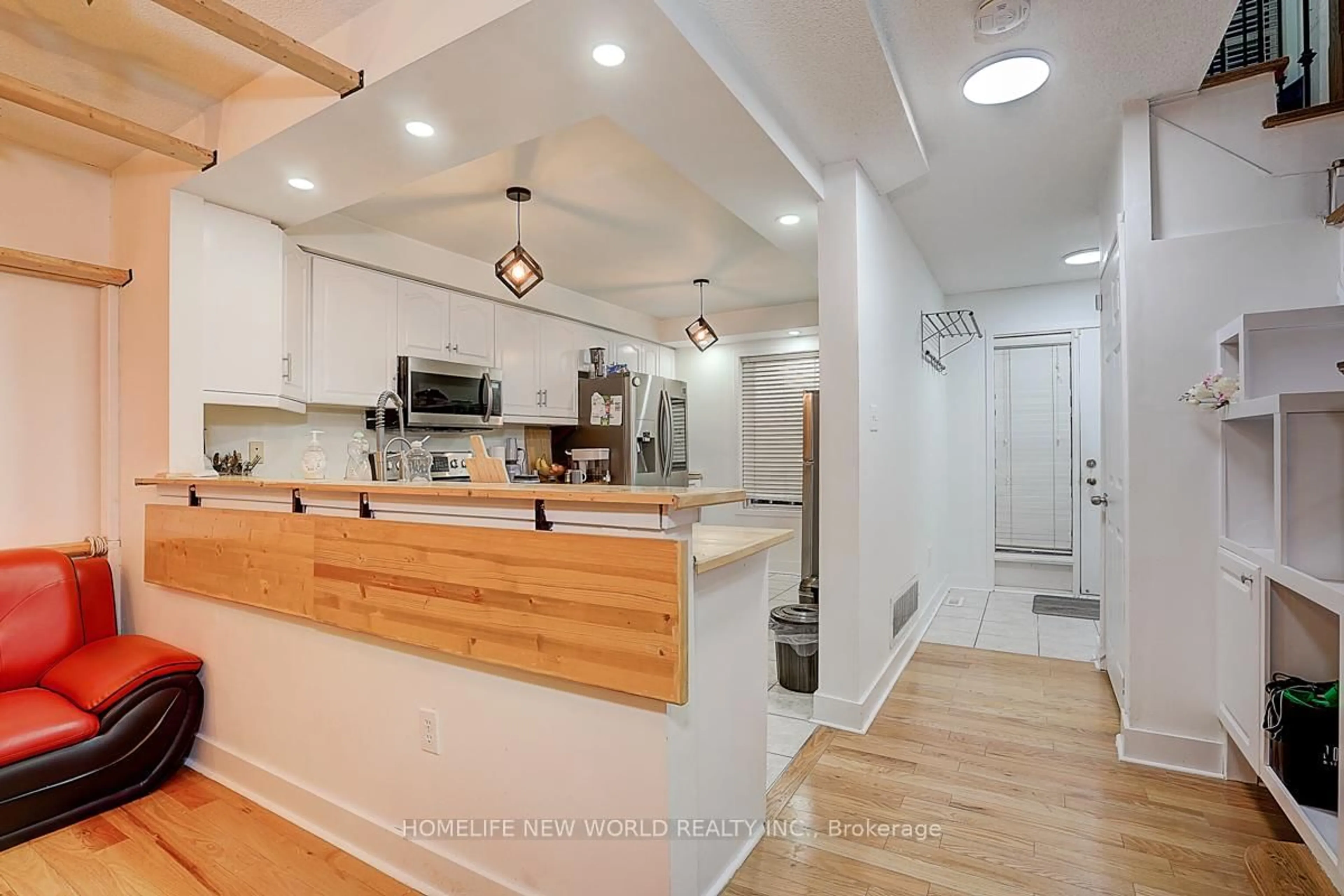 Open concept kitchen, unknown for 199 Hillcrest Ave #10, Mississauga Ontario L5B 4L5
