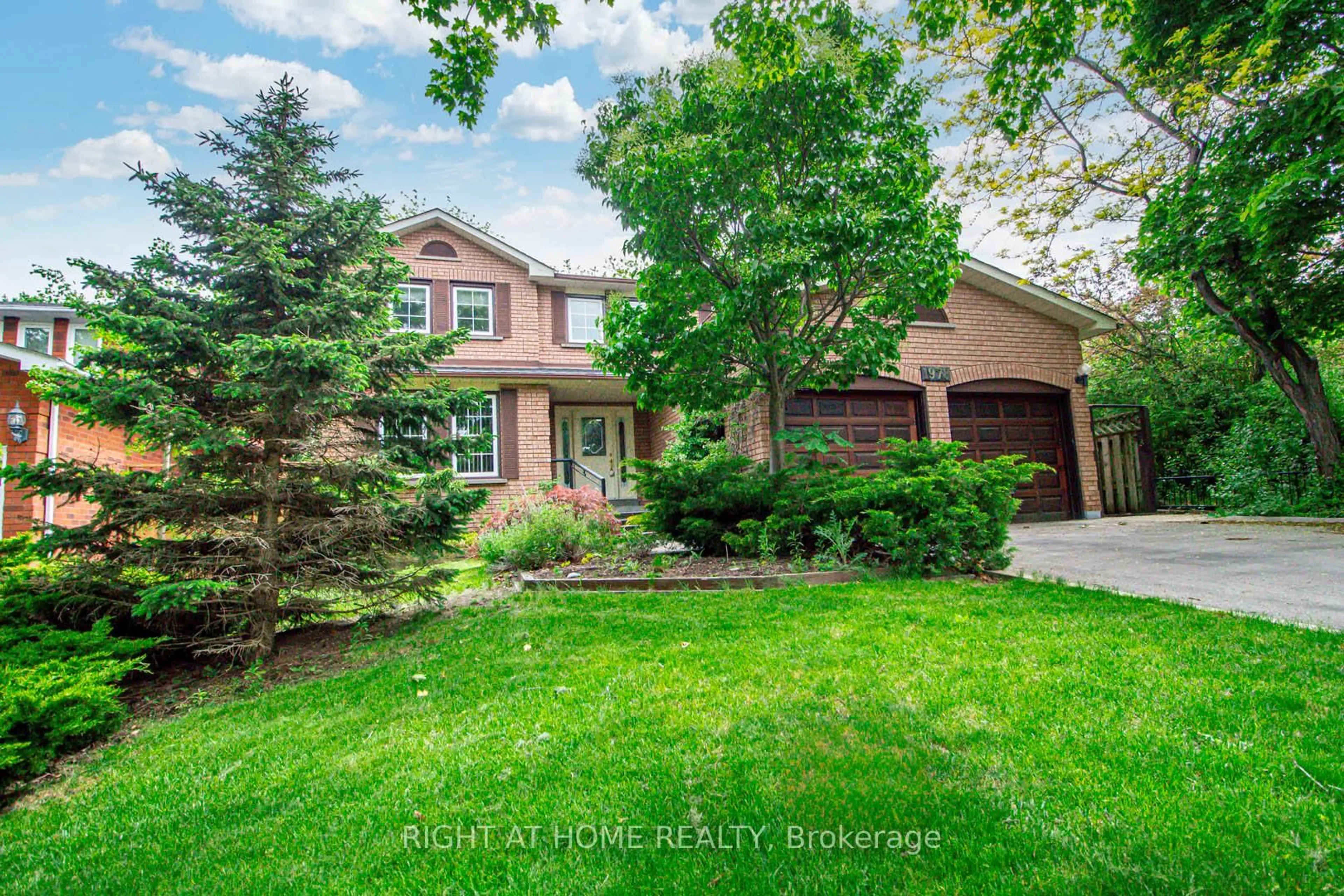 Home with brick exterior material, street for 1978 Sandown Rd, Mississauga Ontario L5M 2Z5
