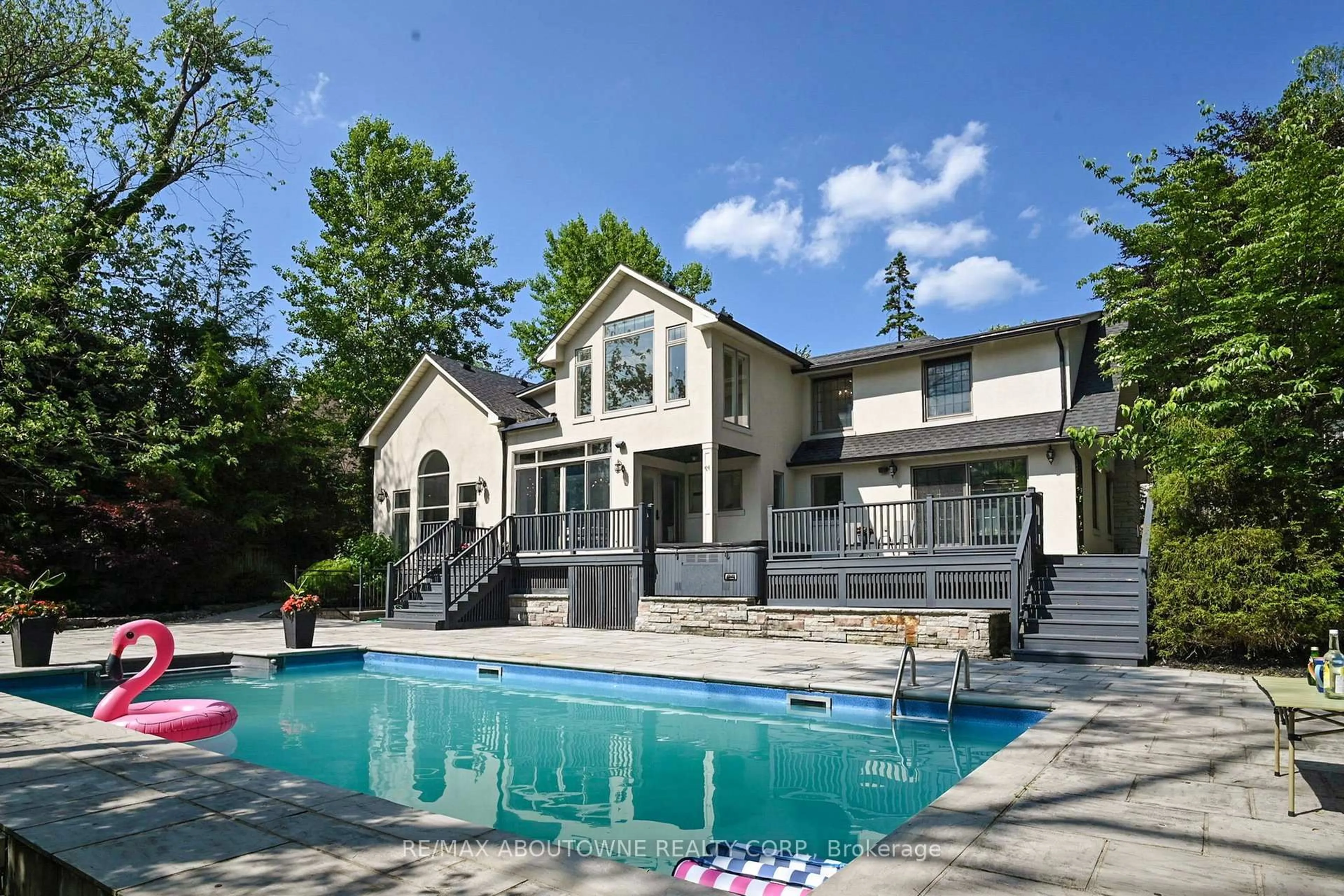 Pool for 152 Elton Park Rd, Oakville Ontario L6J 4C1