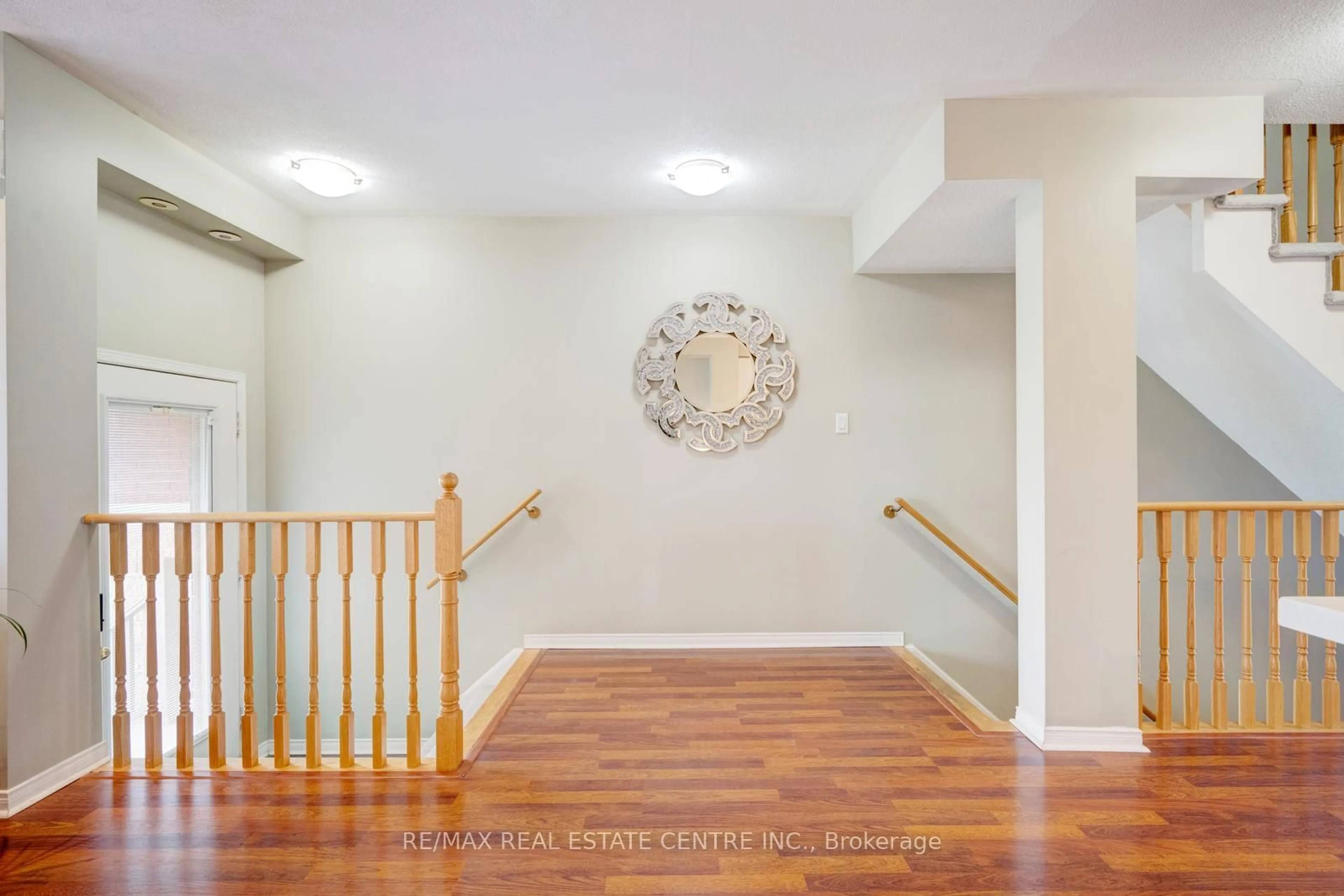 Indoor entryway for 3975 Eglinton Ave #13, Mississauga Ontario L5M 0E7