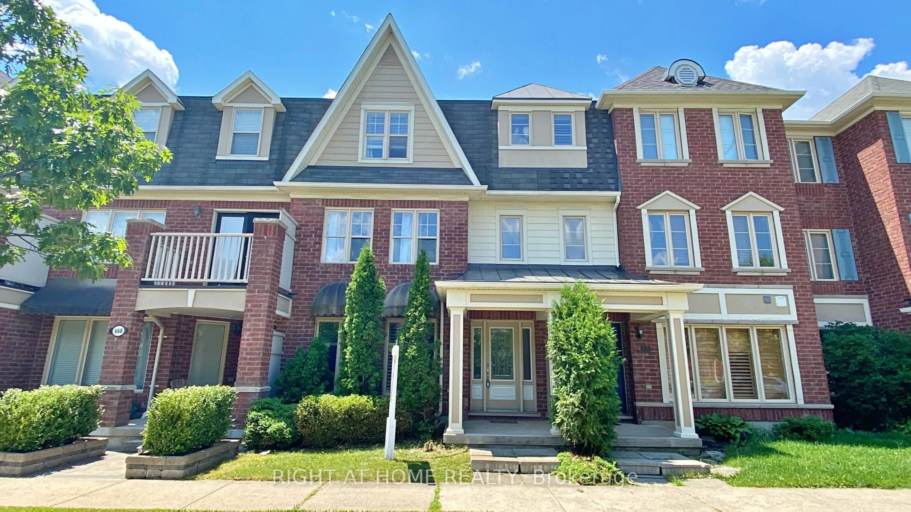 Home with brick exterior material, street for 664 Holly Ave, Milton Ontario L9T 0G2