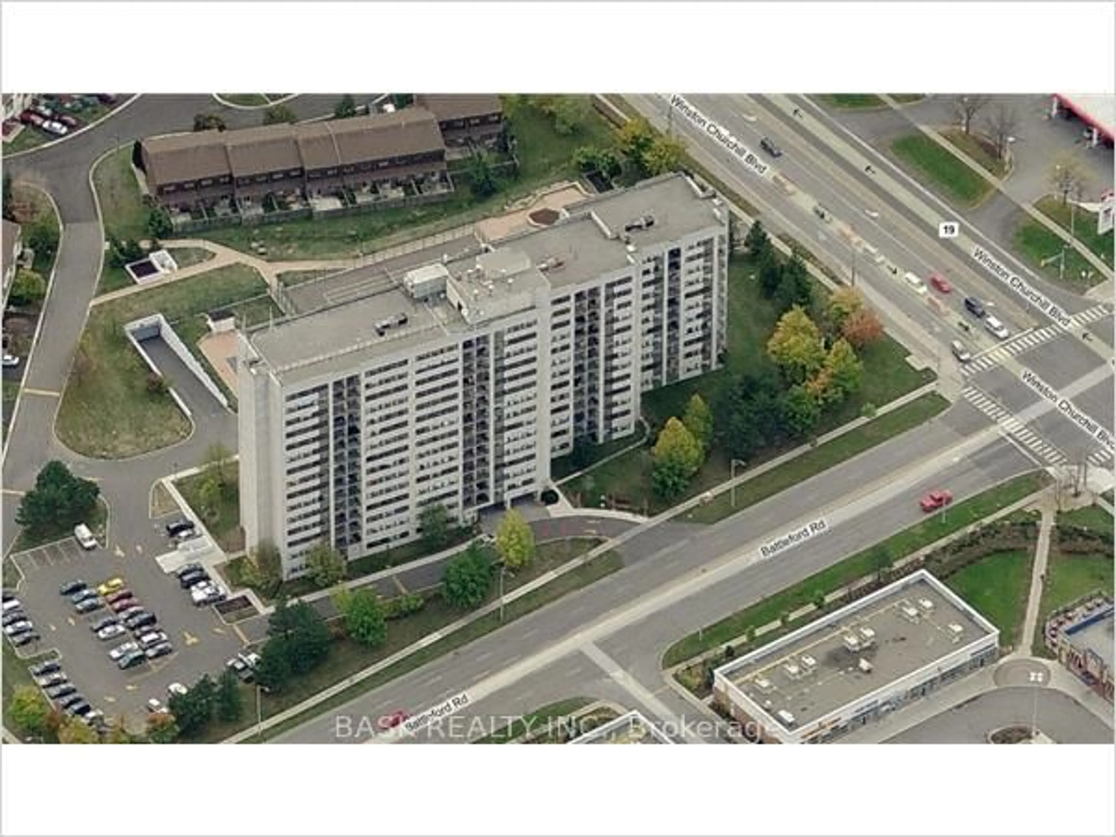 A pic from outside/outdoor area/front of a property/back of a property/a pic from drone, building for 2900 Battleford Rd #706, Mississauga Ontario L5N 2V9