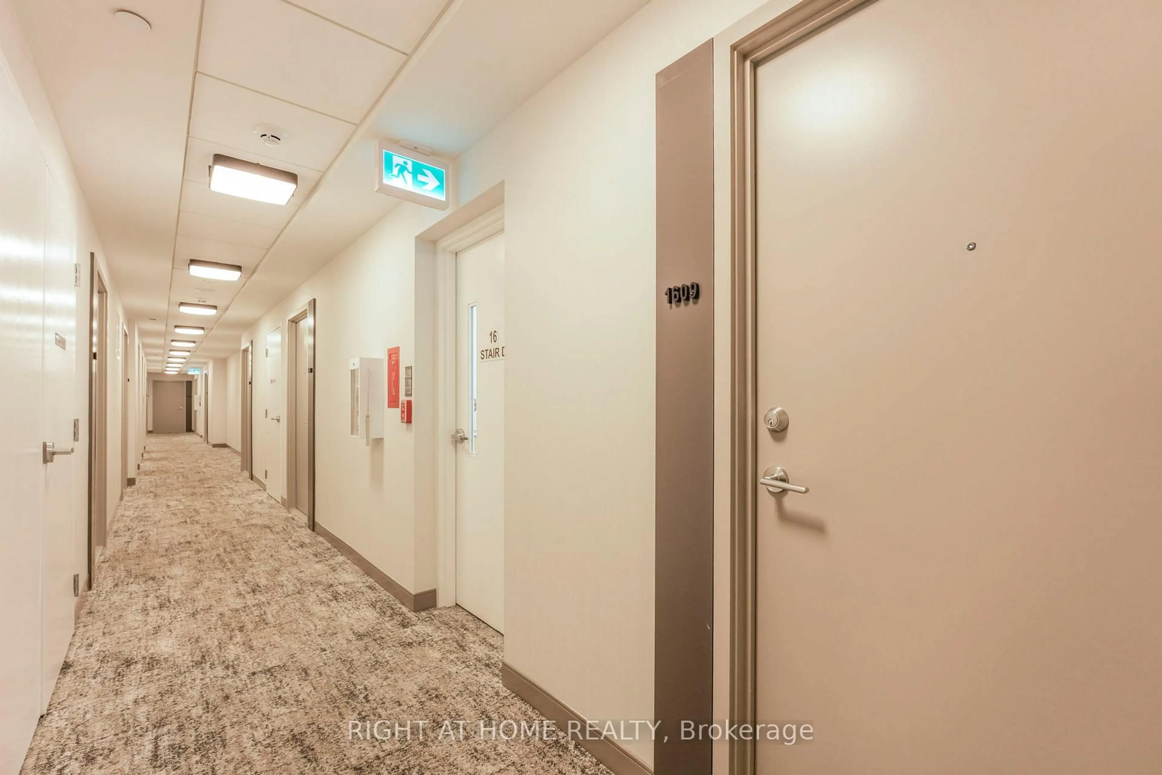 Indoor foyer for 260 Malta Ave #1609, Brampton Ontario L6Y 6L7