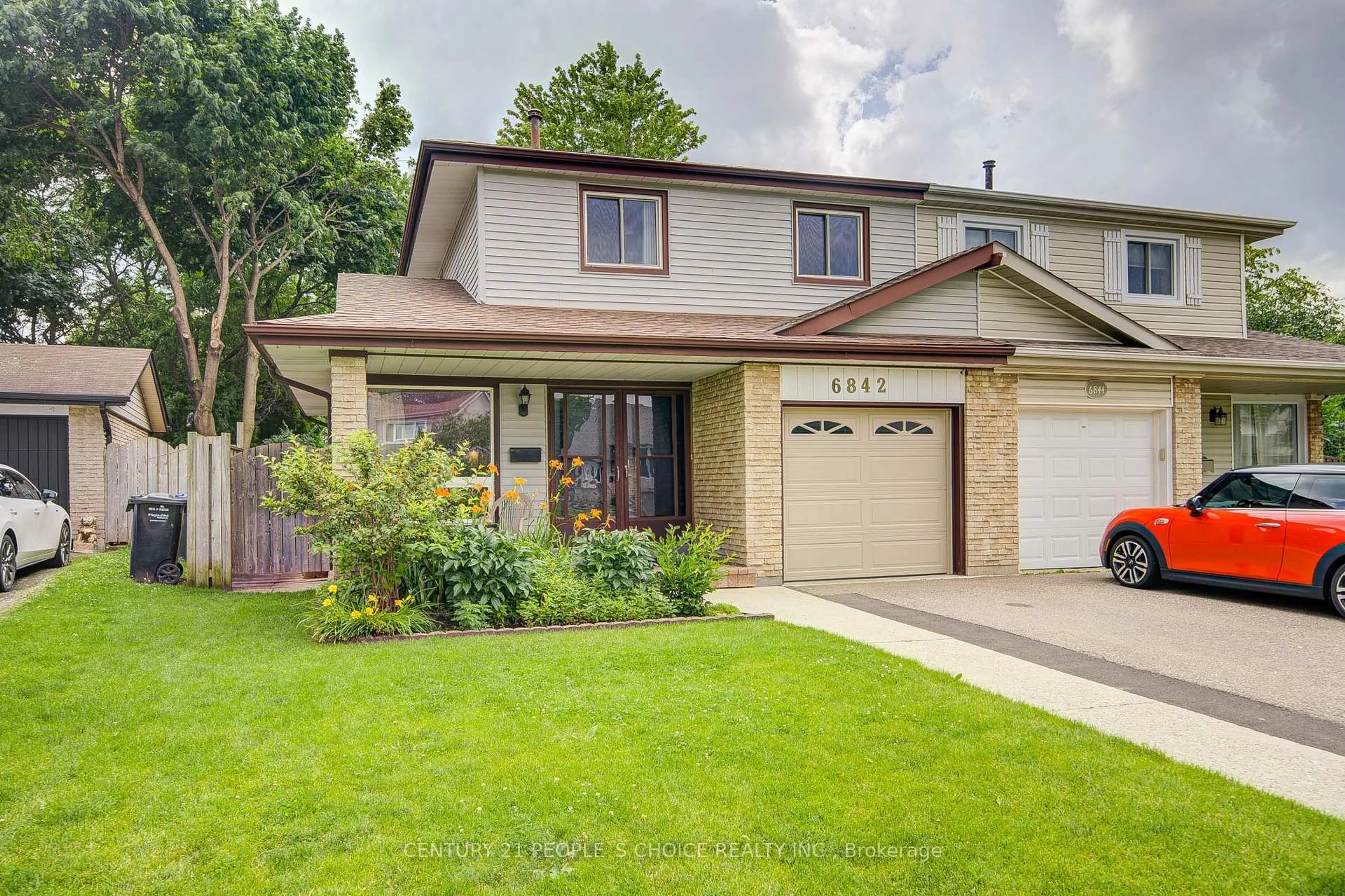 Home with vinyl exterior material, street for 6842 Avila Rd, Mississauga Ontario L5N 1R8