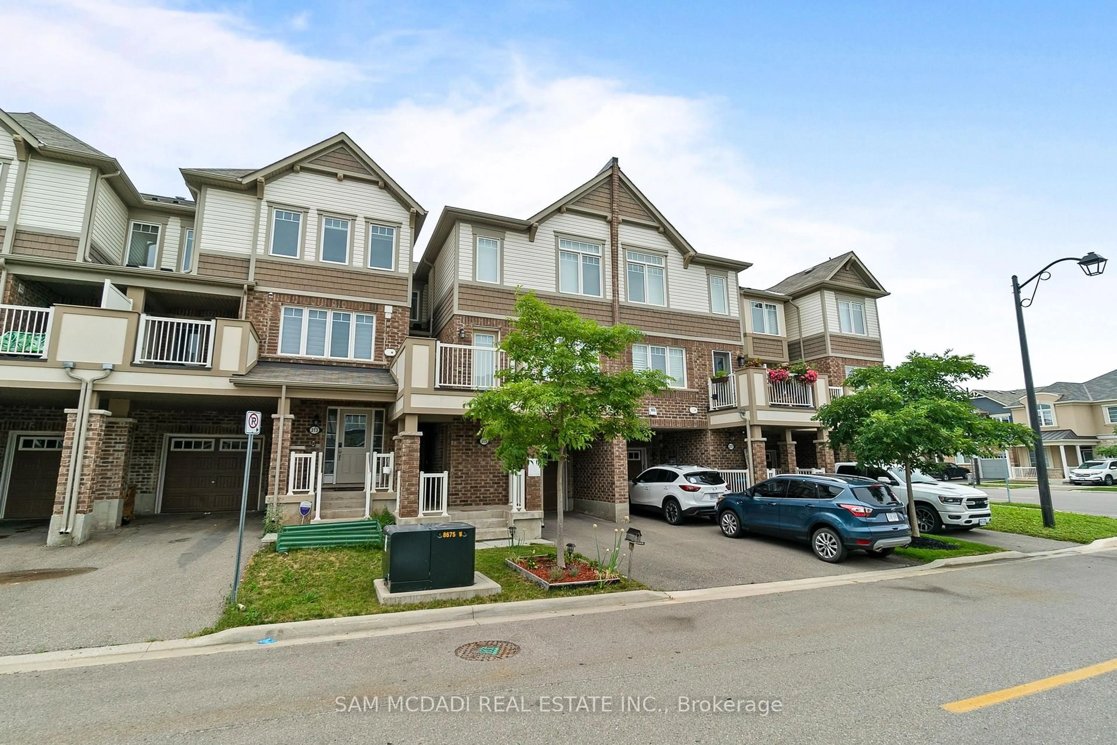 A pic from outside/outdoor area/front of a property/back of a property/a pic from drone, street for 315 Murlock Hts, Milton Ontario L9E 1C3