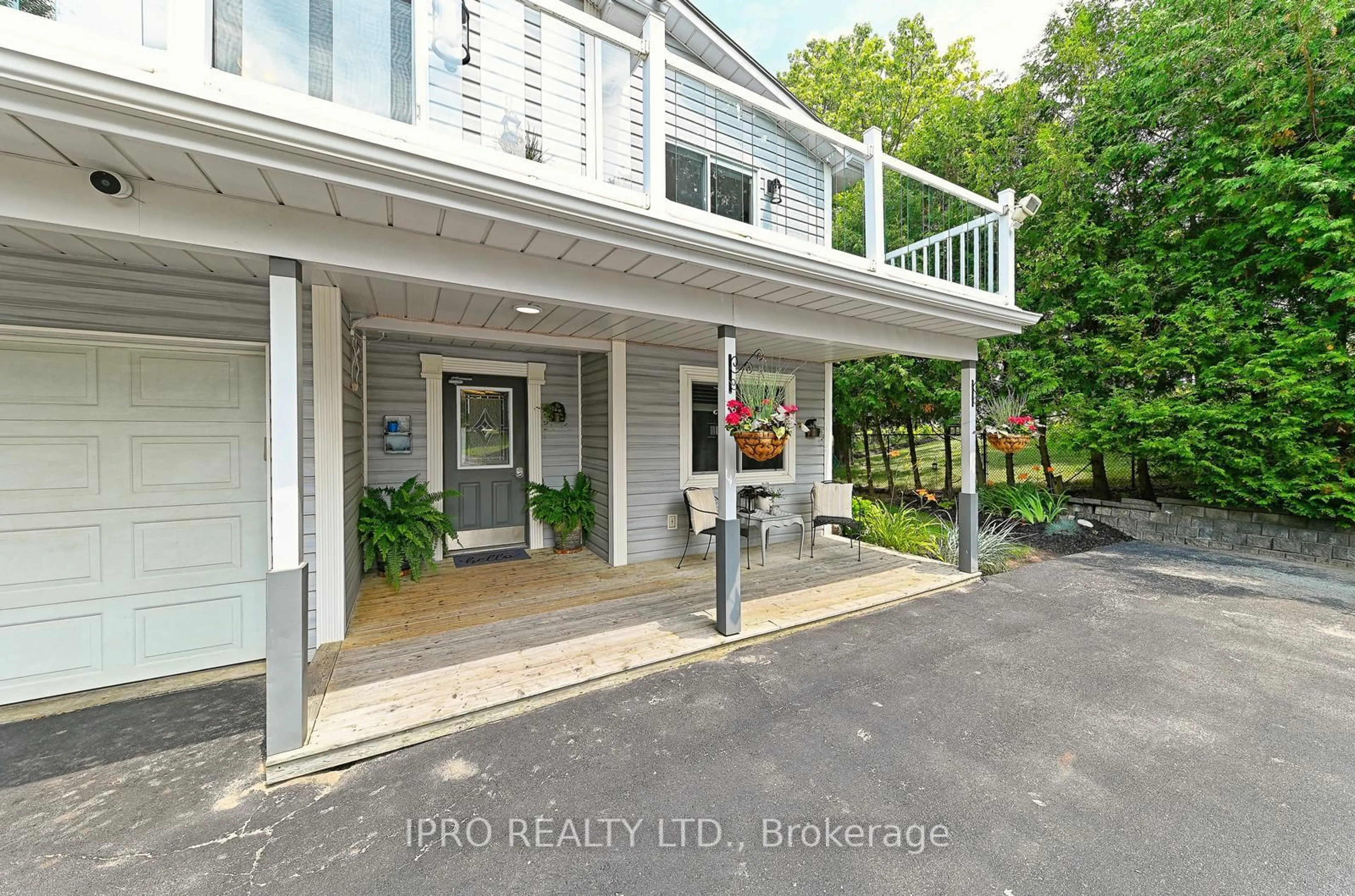 Indoor entryway for 12447 8th Line, Halton Hills Ontario L7G 4S4