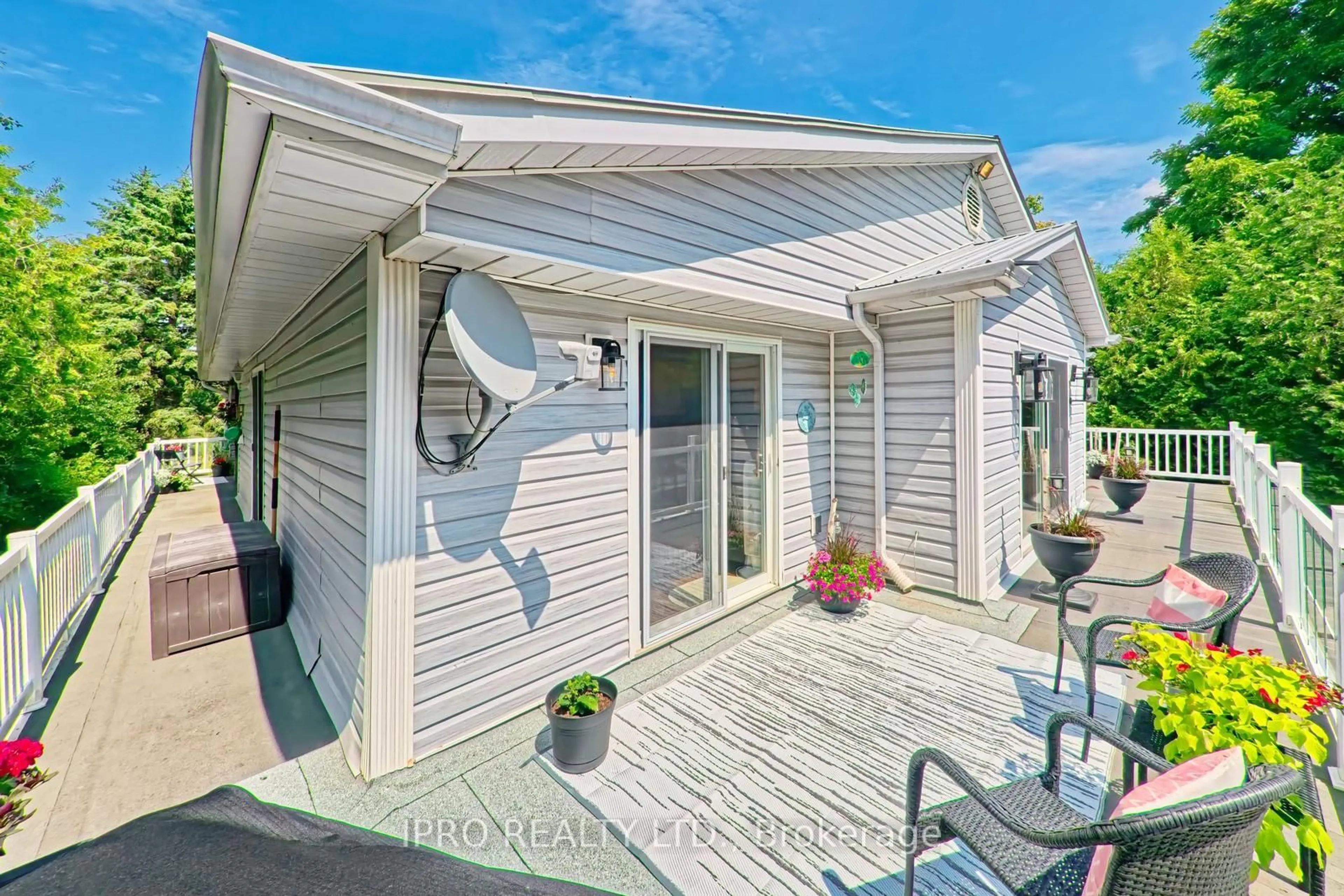 Home with vinyl exterior material, water/lake/river/ocean view for 12447 8th Line, Halton Hills Ontario L7G 4S4