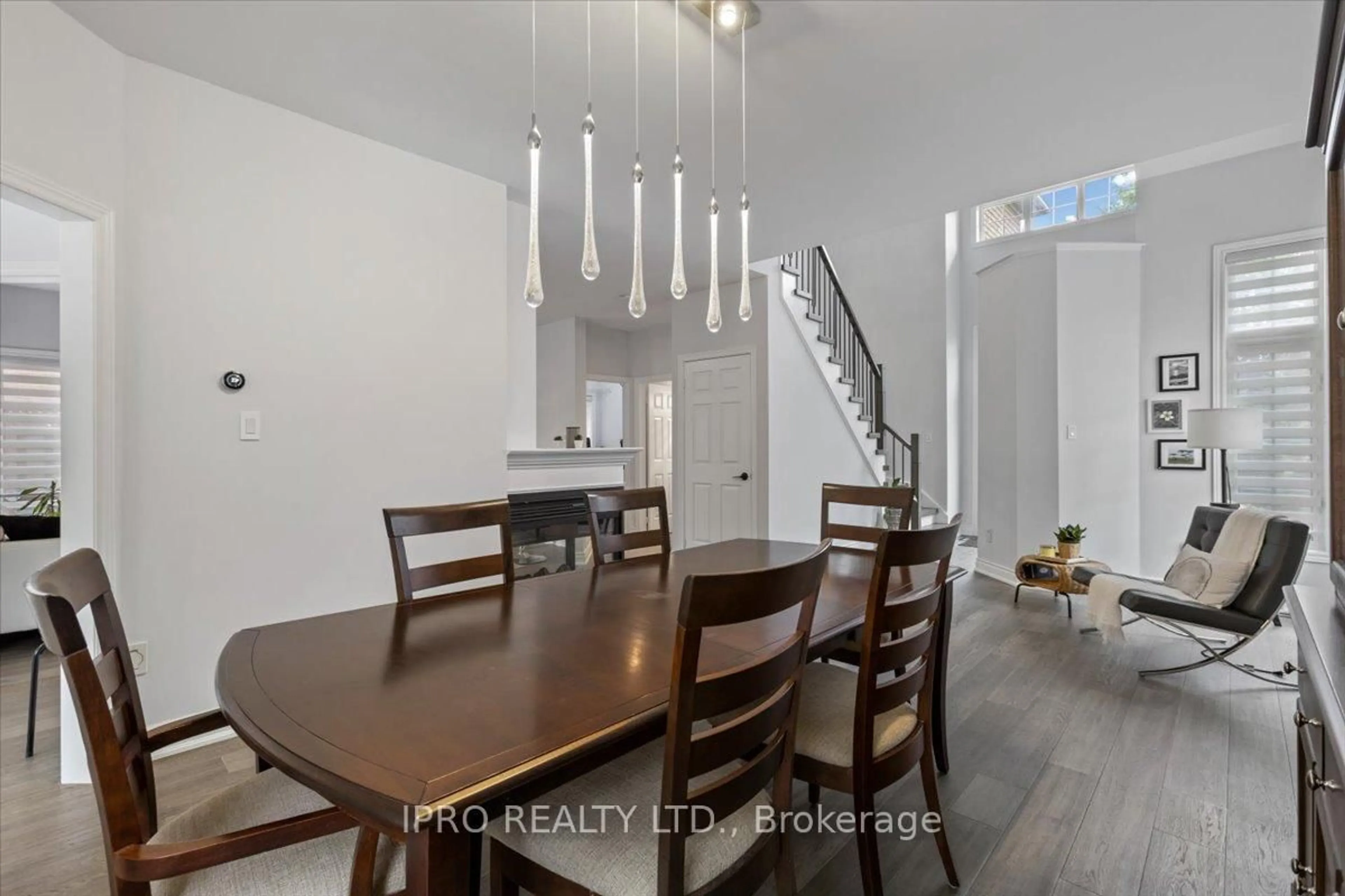 Dining room, wood/laminate floor for 5 Chaplin Cres, Halton Hills Ontario L7G 5Y4