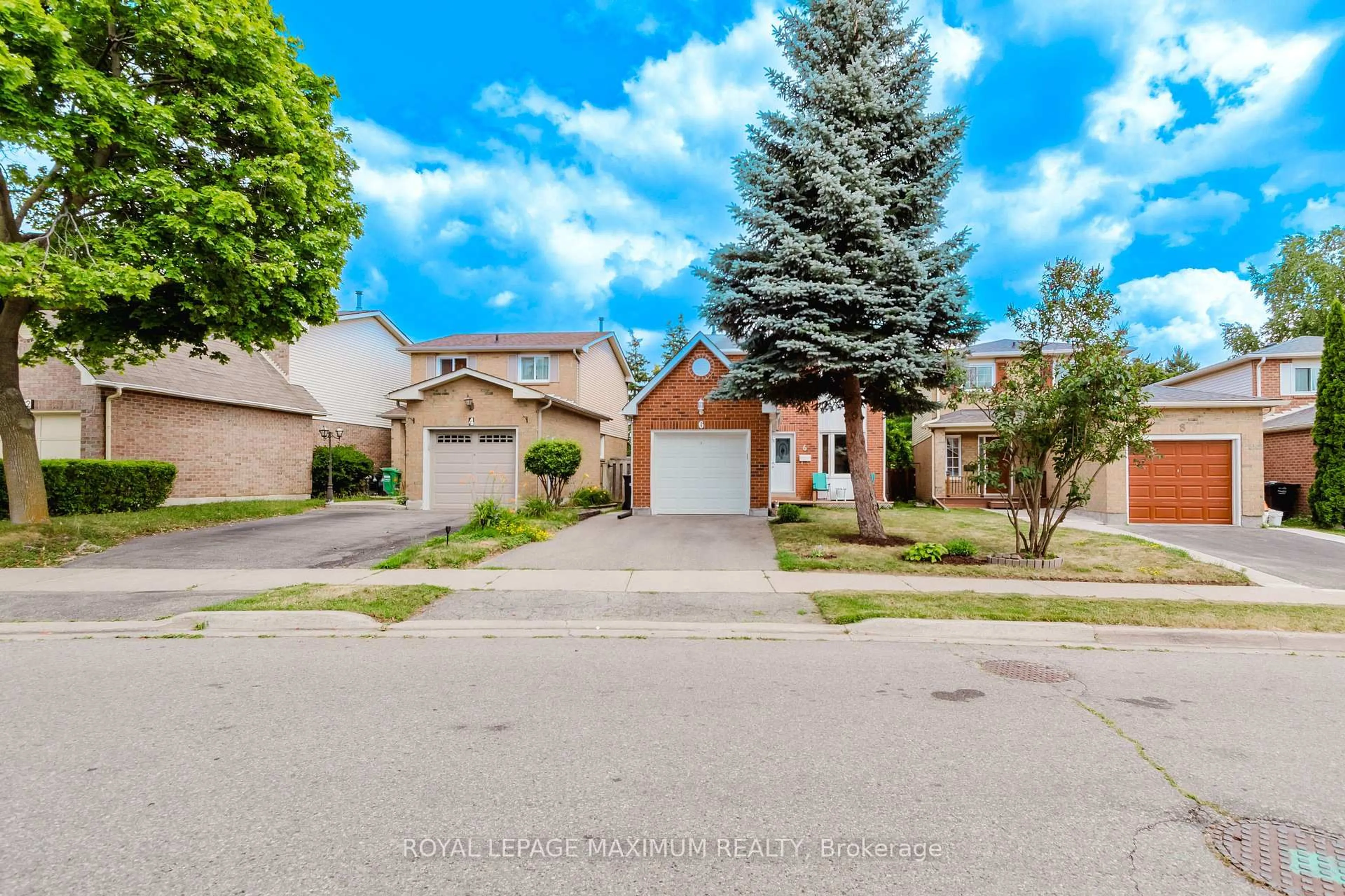 A pic from outside/outdoor area/front of a property/back of a property/a pic from drone, street for 6 Cassander Cres, Brampton Ontario L6Z 1Z2