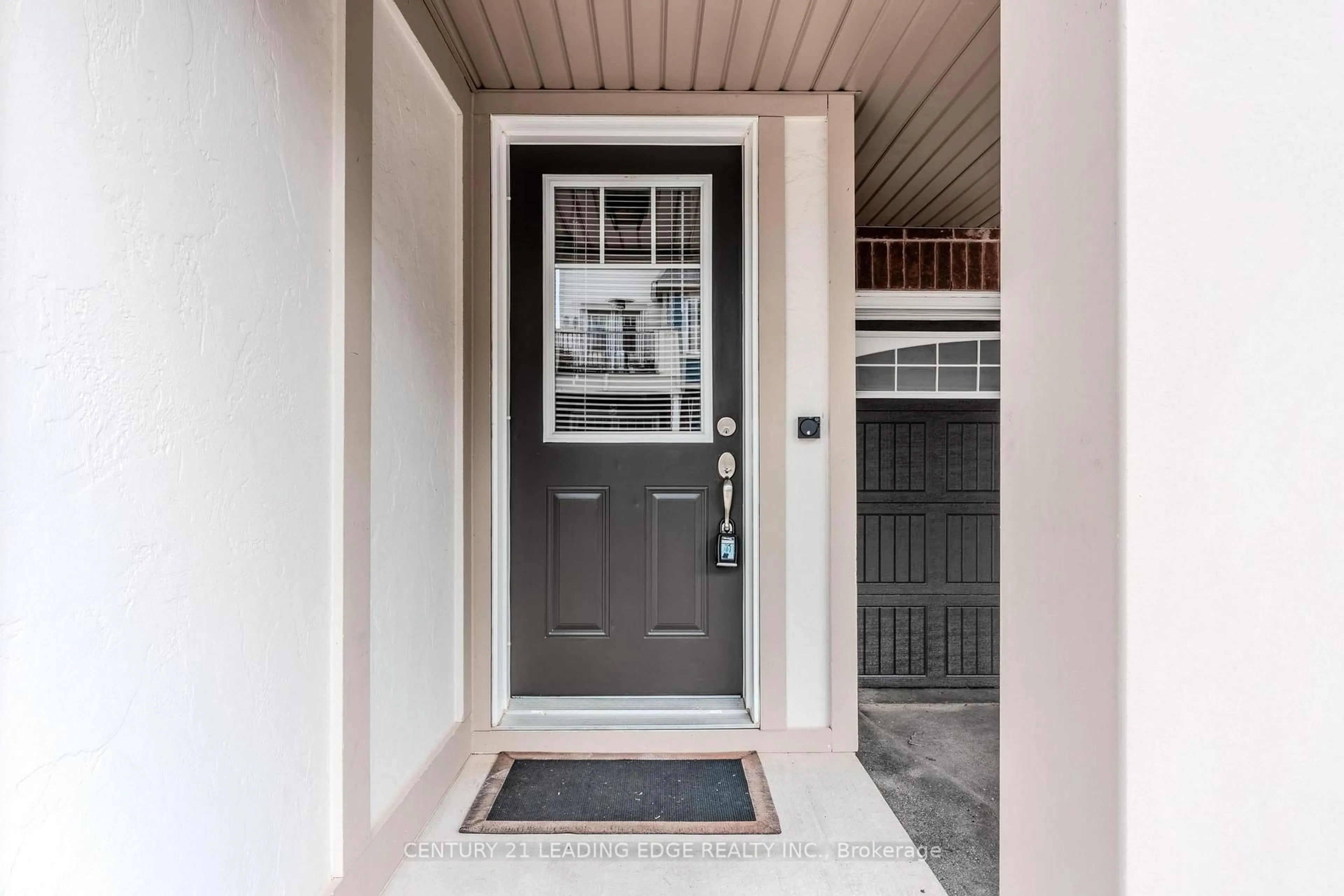 Indoor entryway for 6020 Derry Rd #48, Milton Ontario L9T 8L6