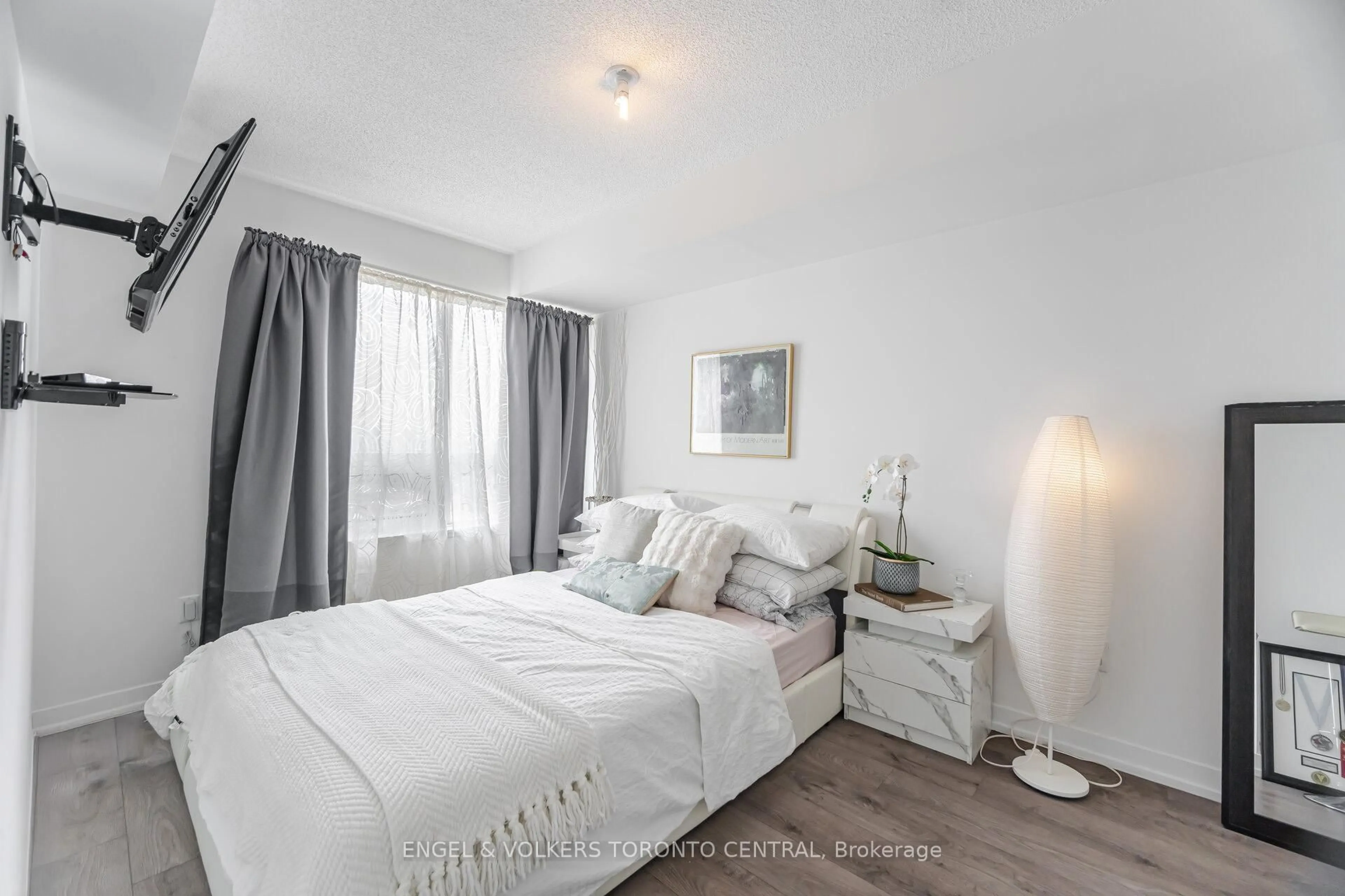 Bedroom with bed, unknown for 1420 Dupont St #1712, Toronto Ontario M6H 0C2