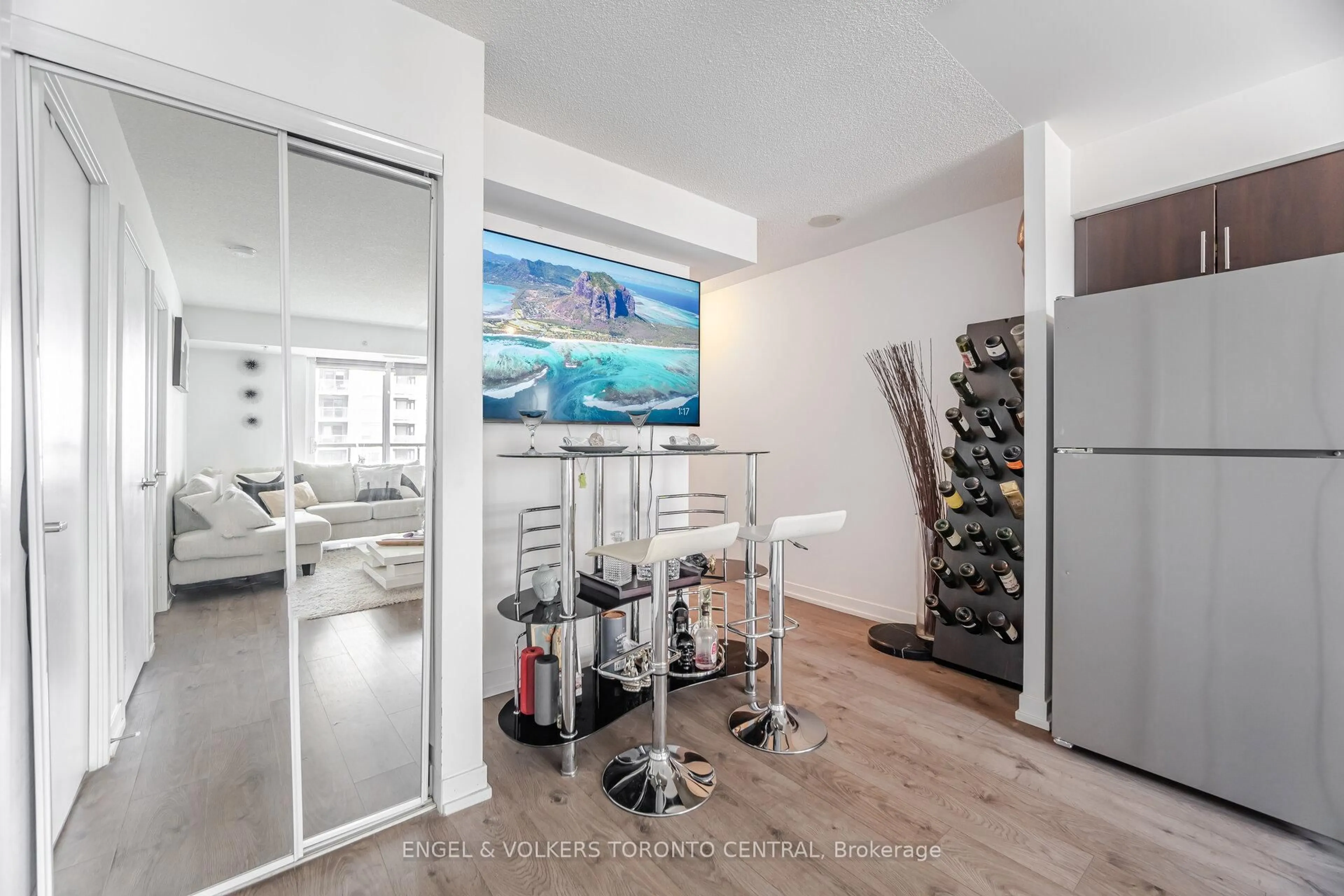 Unknown for 1420 Dupont St #1712, Toronto Ontario M6H 0C2