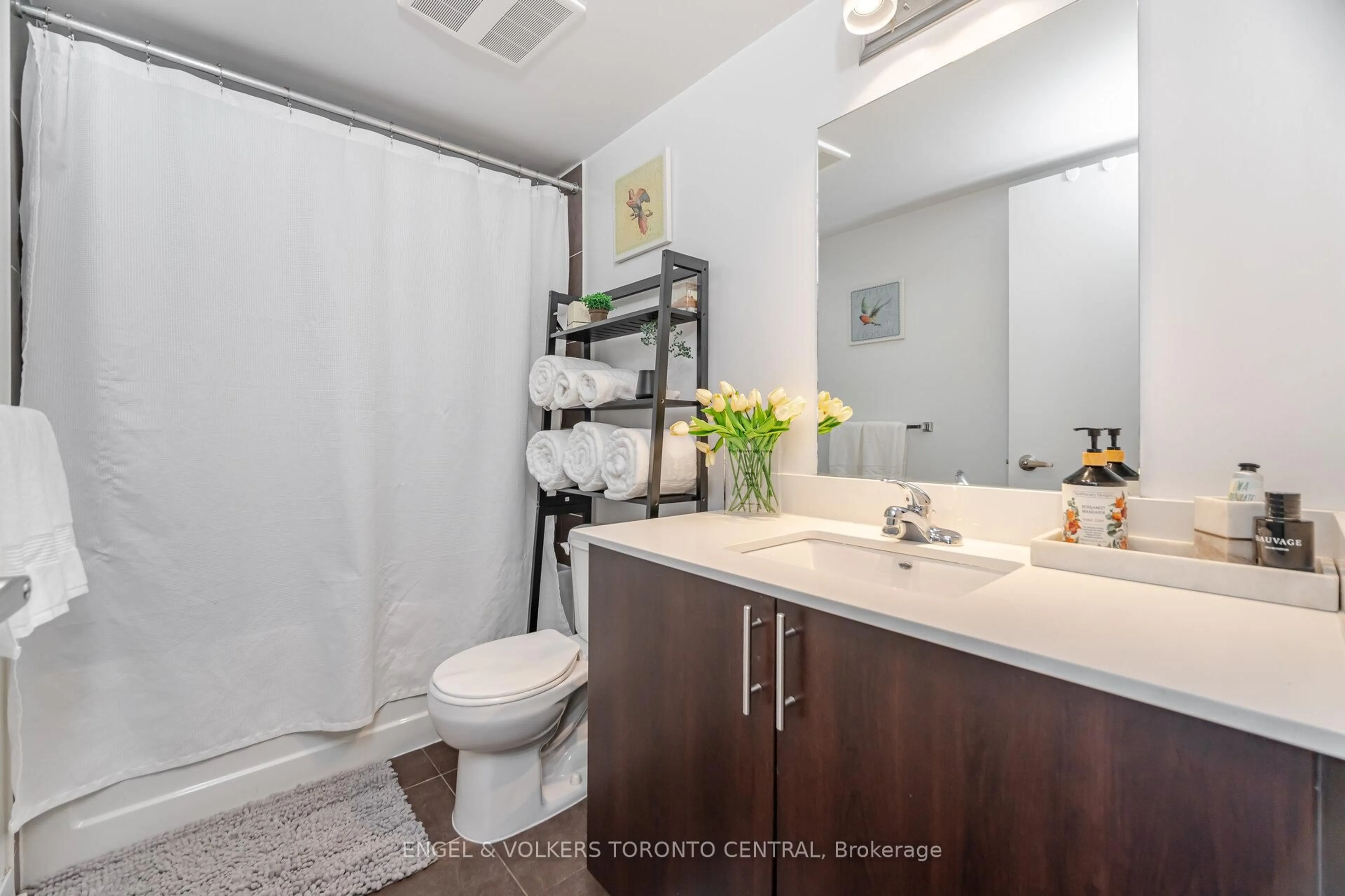 Standard bathroom, unknown for 1420 Dupont St #1712, Toronto Ontario M6H 0C2