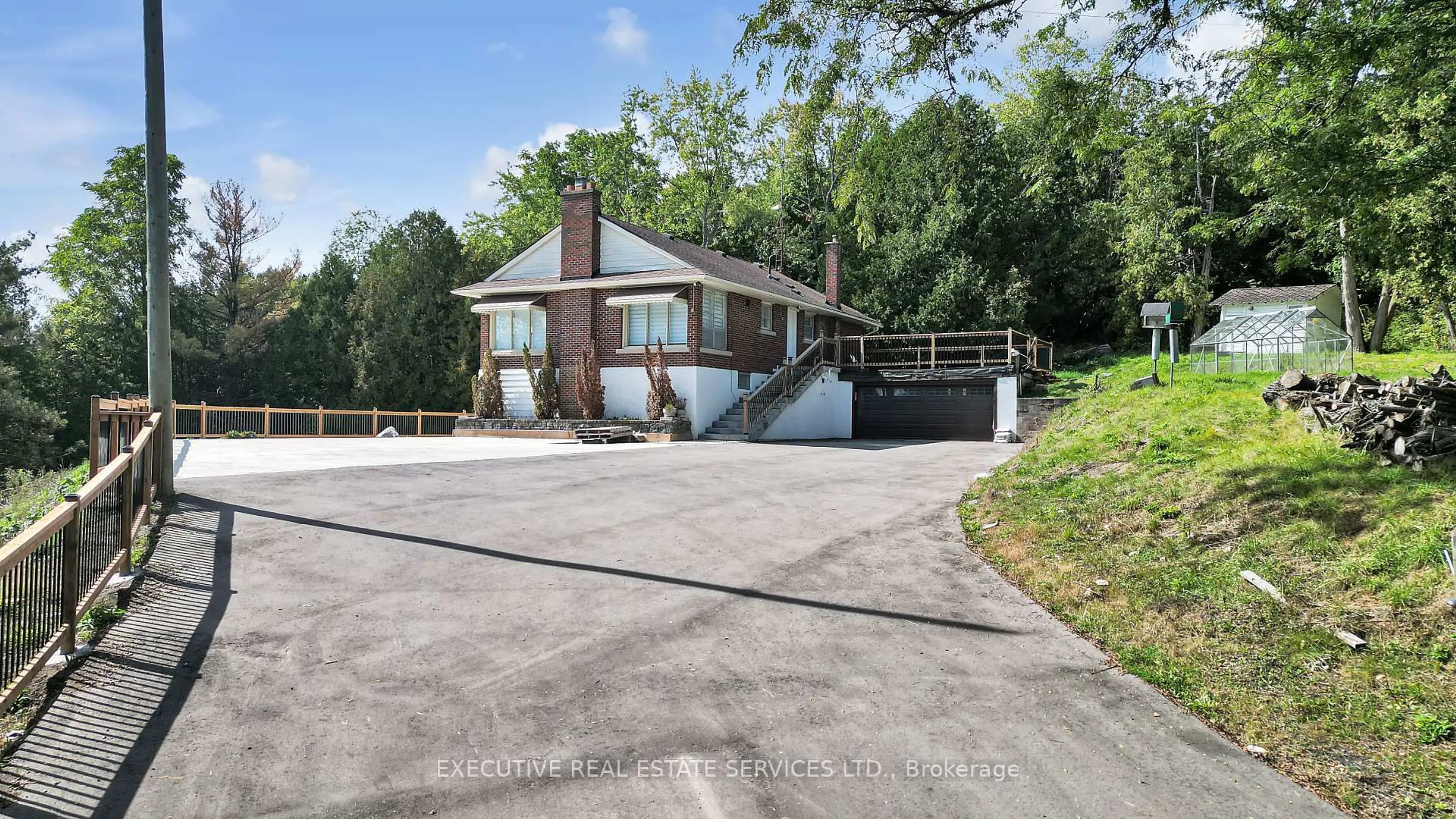 A pic from outside/outdoor area/front of a property/back of a property/a pic from drone, street for 16198 Centreville Creek Rd, Caledon Ontario L7C 3B4