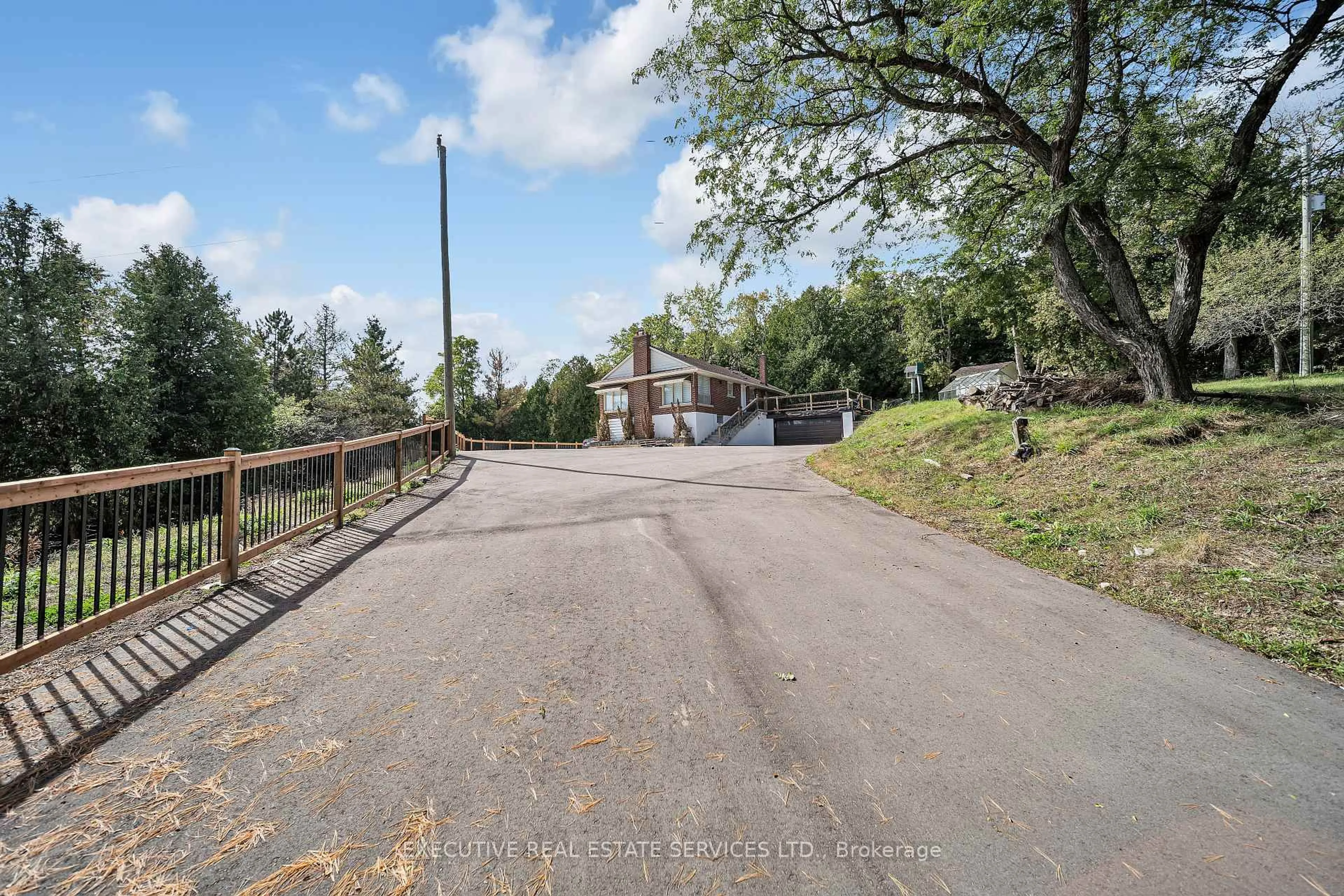 A pic from outside/outdoor area/front of a property/back of a property/a pic from drone, street for 16198 Centreville Creek Rd, Caledon Ontario L7C 3B4