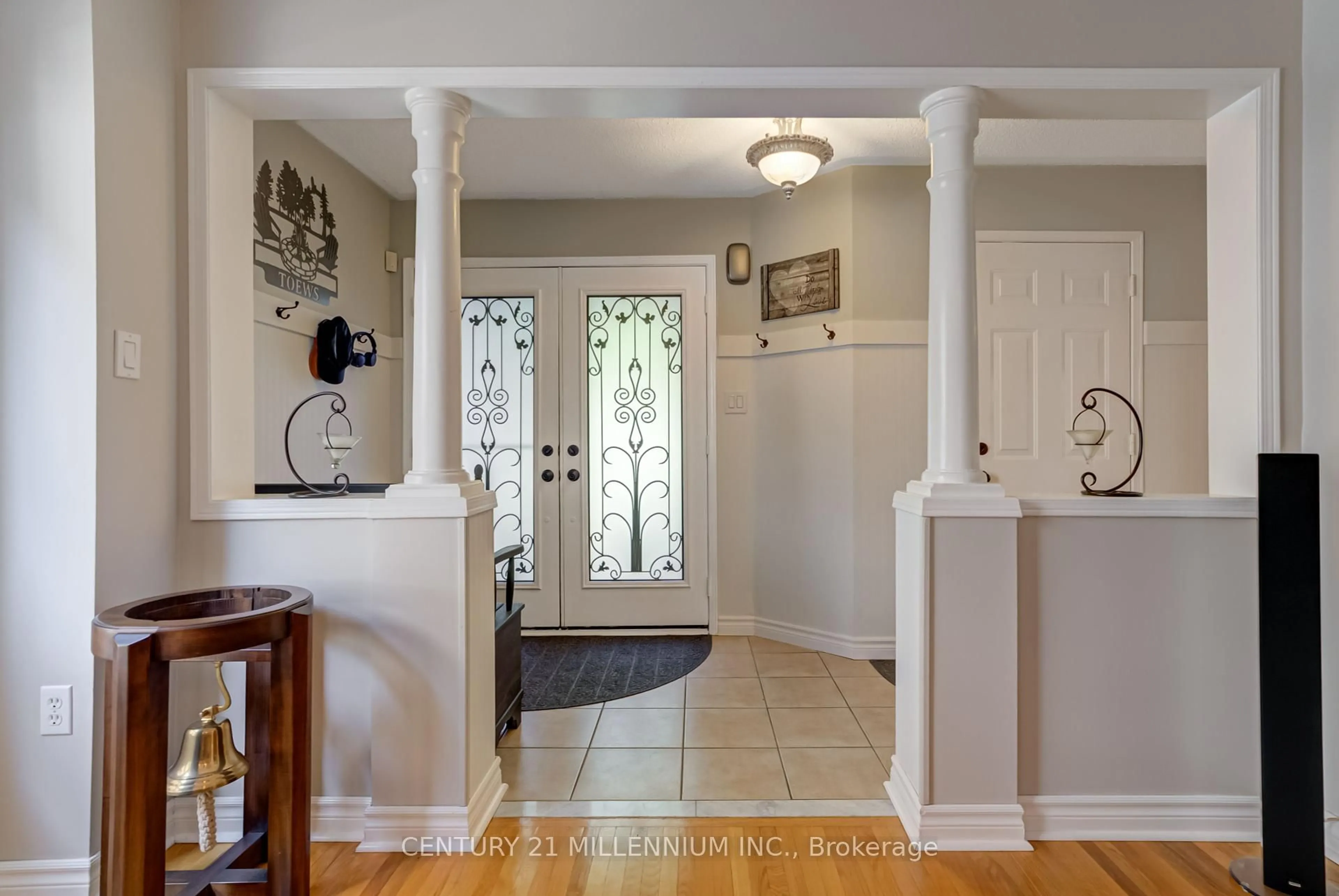 Indoor entryway for 3854 Foxborough Tr, Mississauga Ontario L5N 7T9