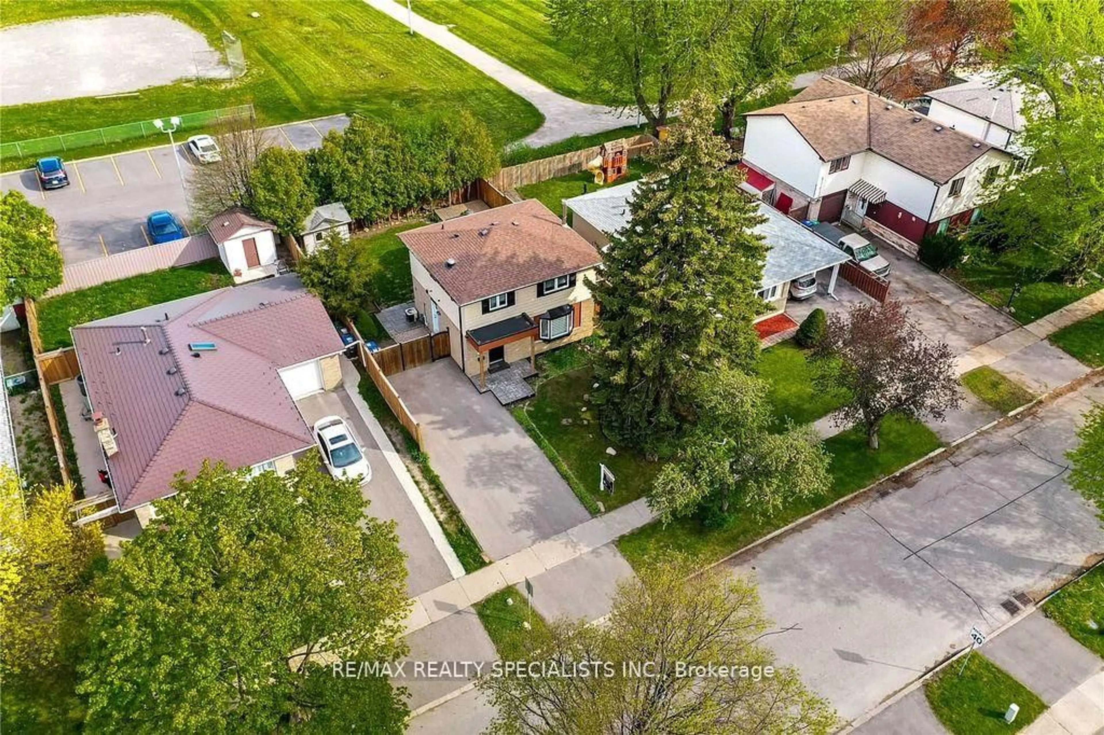A pic from outside/outdoor area/front of a property/back of a property/a pic from drone, street for 29 Herkley Dr, Brampton Ontario L6V 2E7