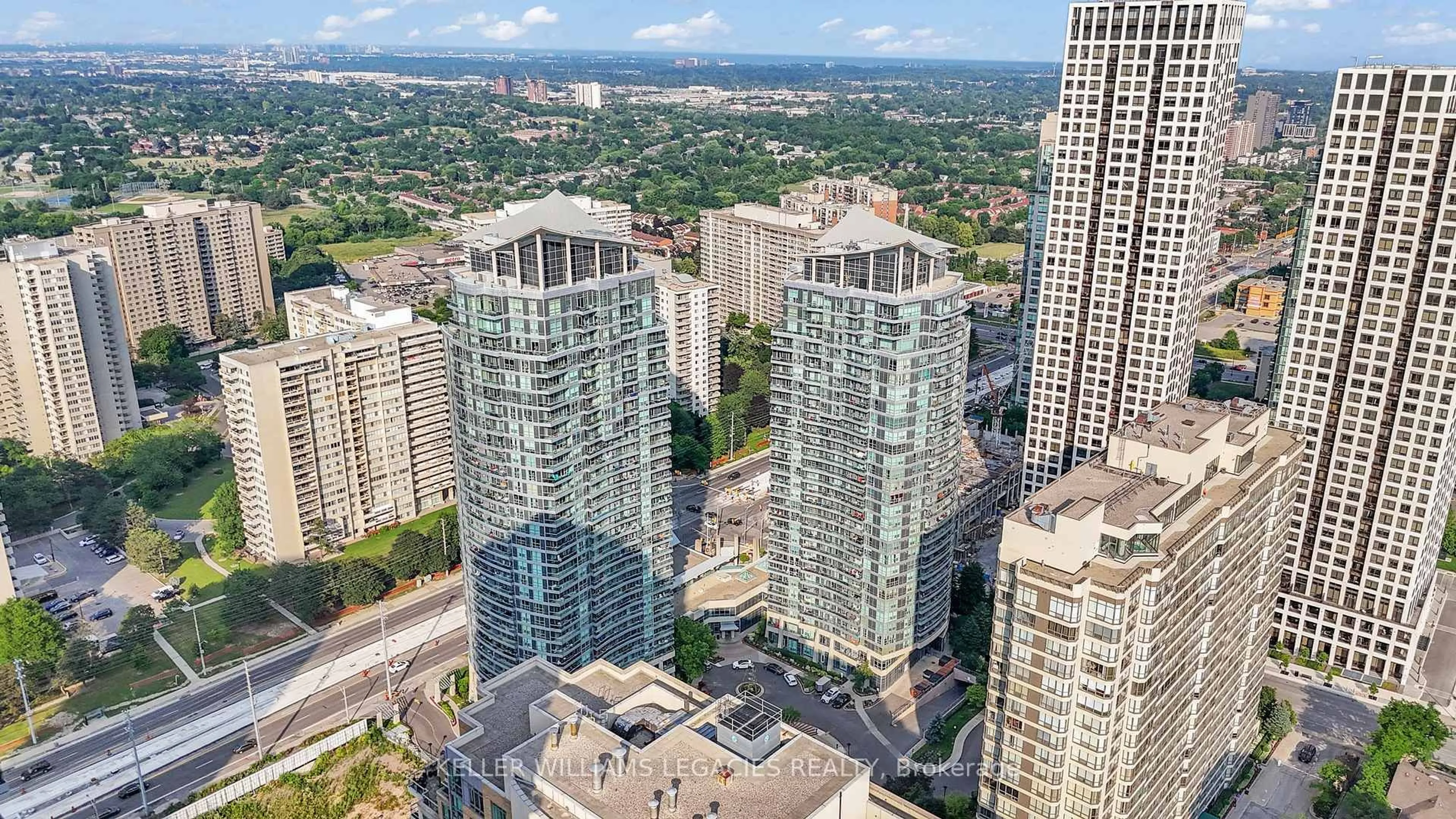 A pic from outside/outdoor area/front of a property/back of a property/a pic from drone, city buildings view from balcony for 33 Elm Dr #2013, Mississauga Ontario L5B 4L2