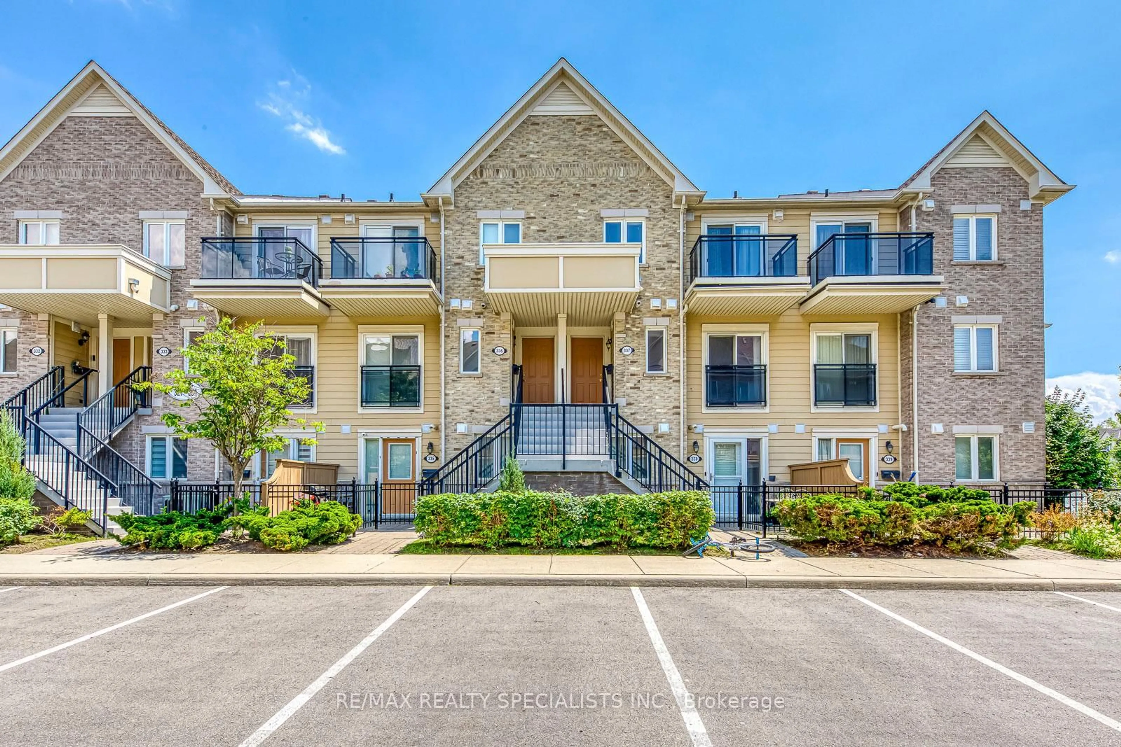 A pic from outside/outdoor area/front of a property/back of a property/a pic from drone, unknown for 4975 Southampton Dr #337, Mississauga Ontario L5M 8C9