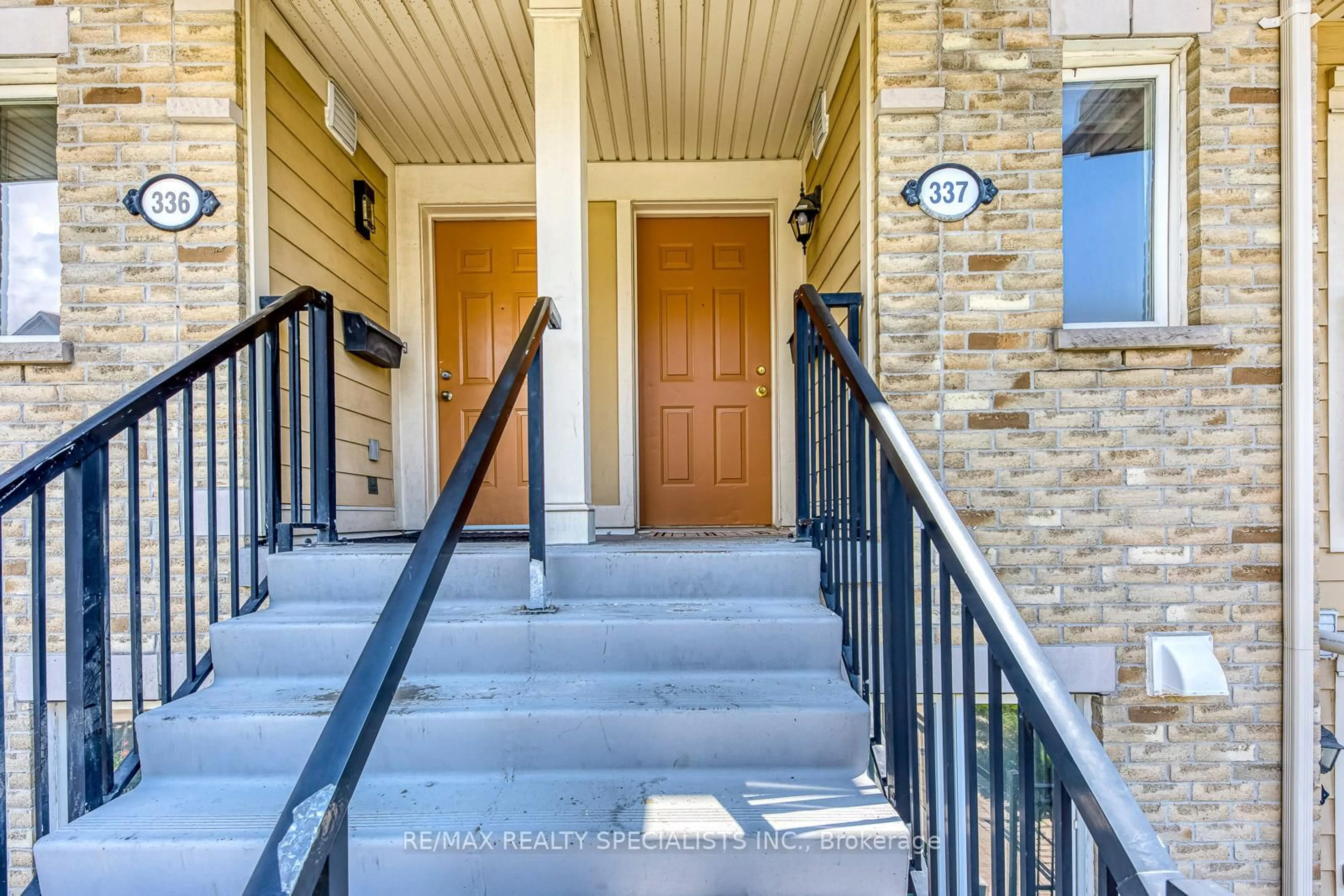 Indoor entryway for 4975 Southampton Dr #337, Mississauga Ontario L5M 8C9