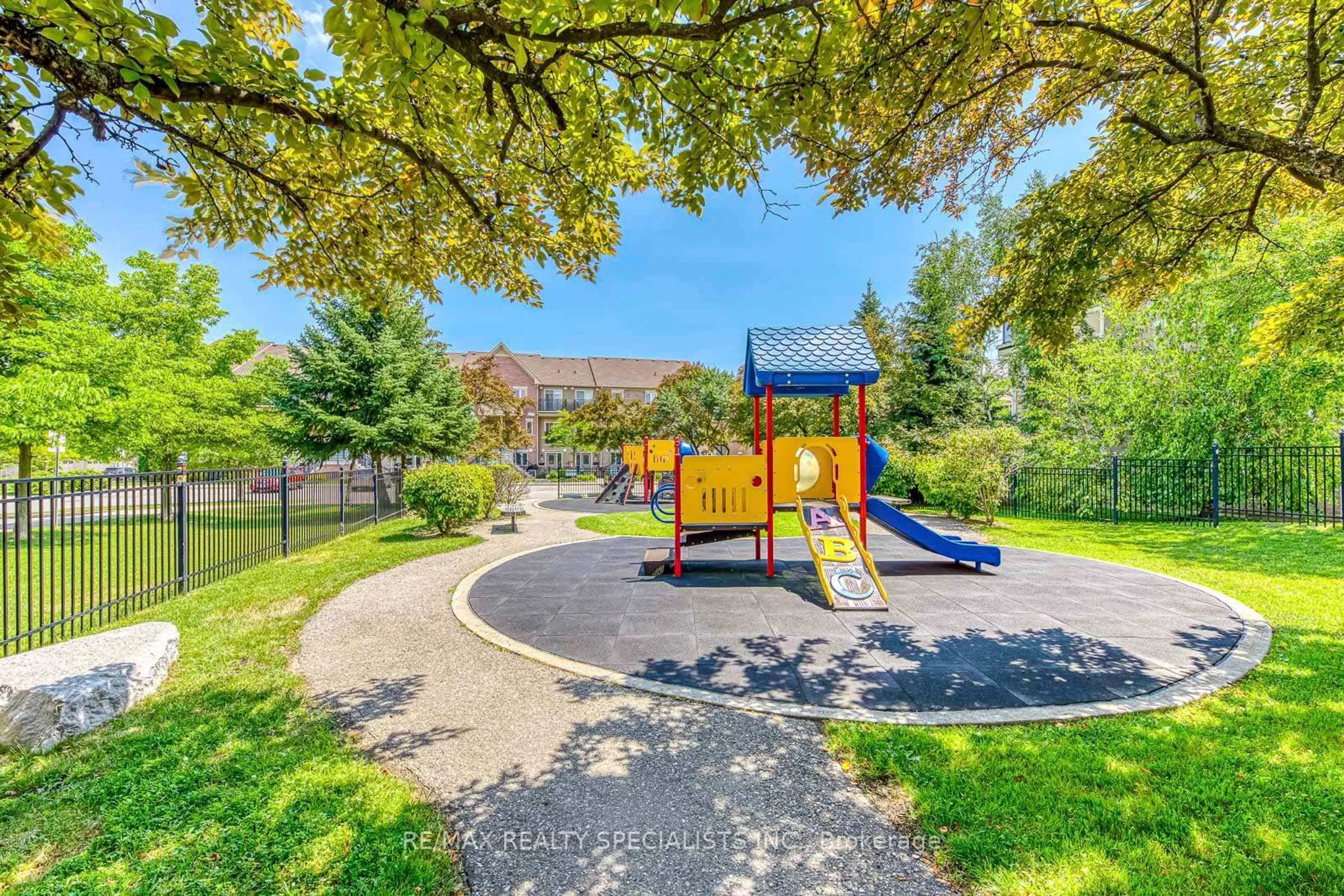 Patio, street for 4975 Southampton Dr #337, Mississauga Ontario L5M 8C9