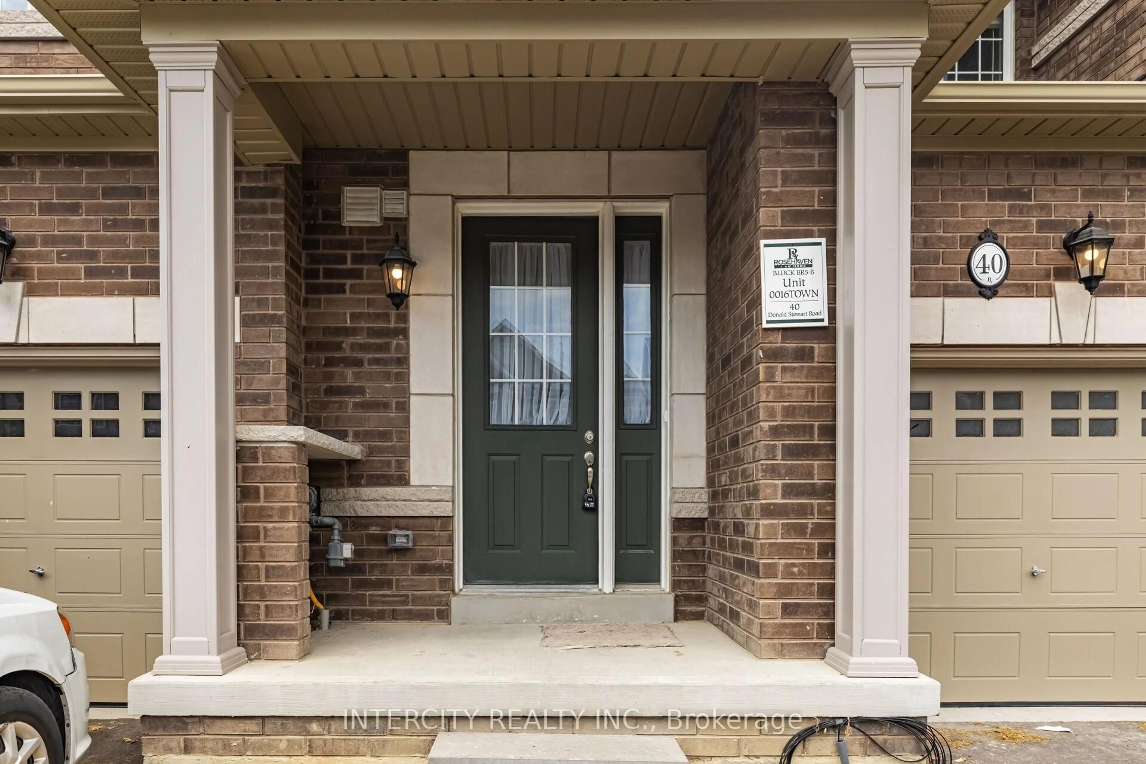 Indoor entryway for 40 Donald Stewart Rd, Brampton Ontario L7A 5J8