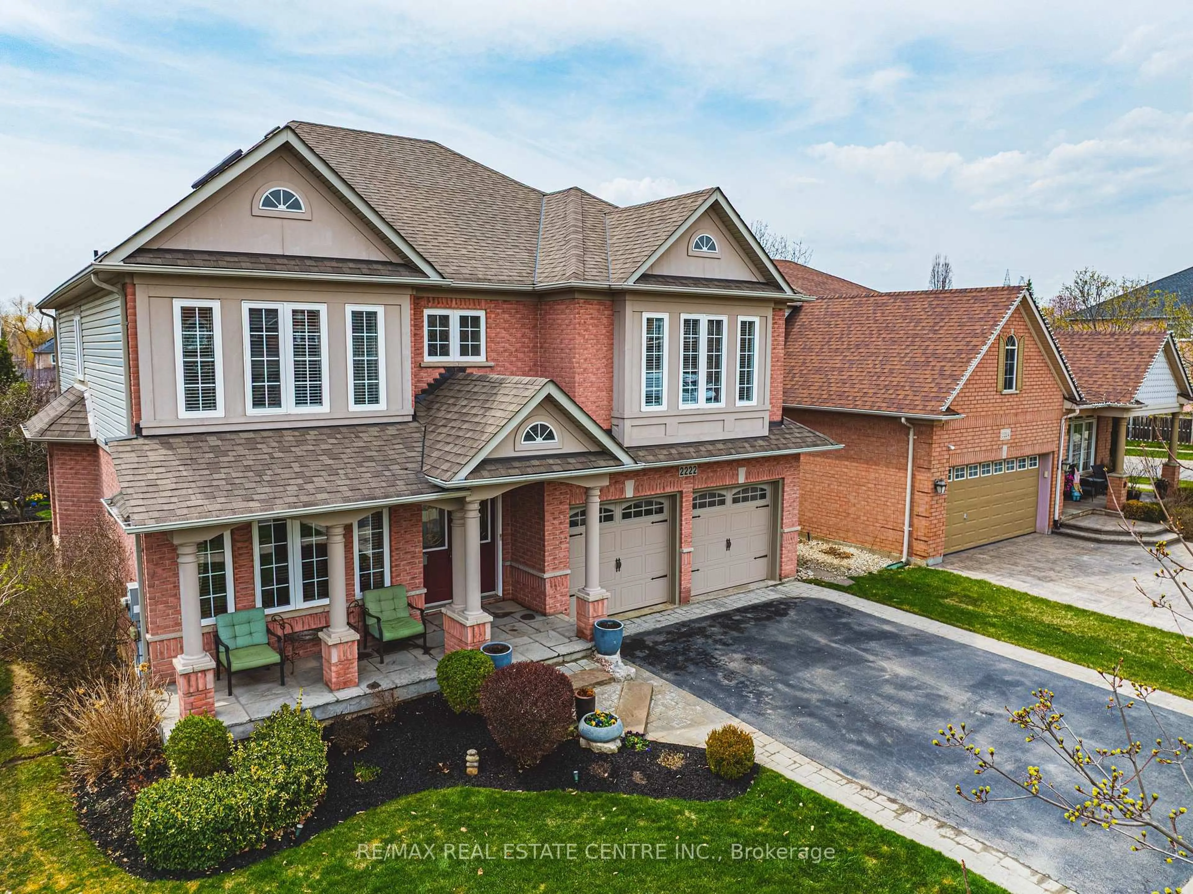 Home with brick exterior material, street for 2222 SNEAD Rd, Burlington Ontario L7M 4X2