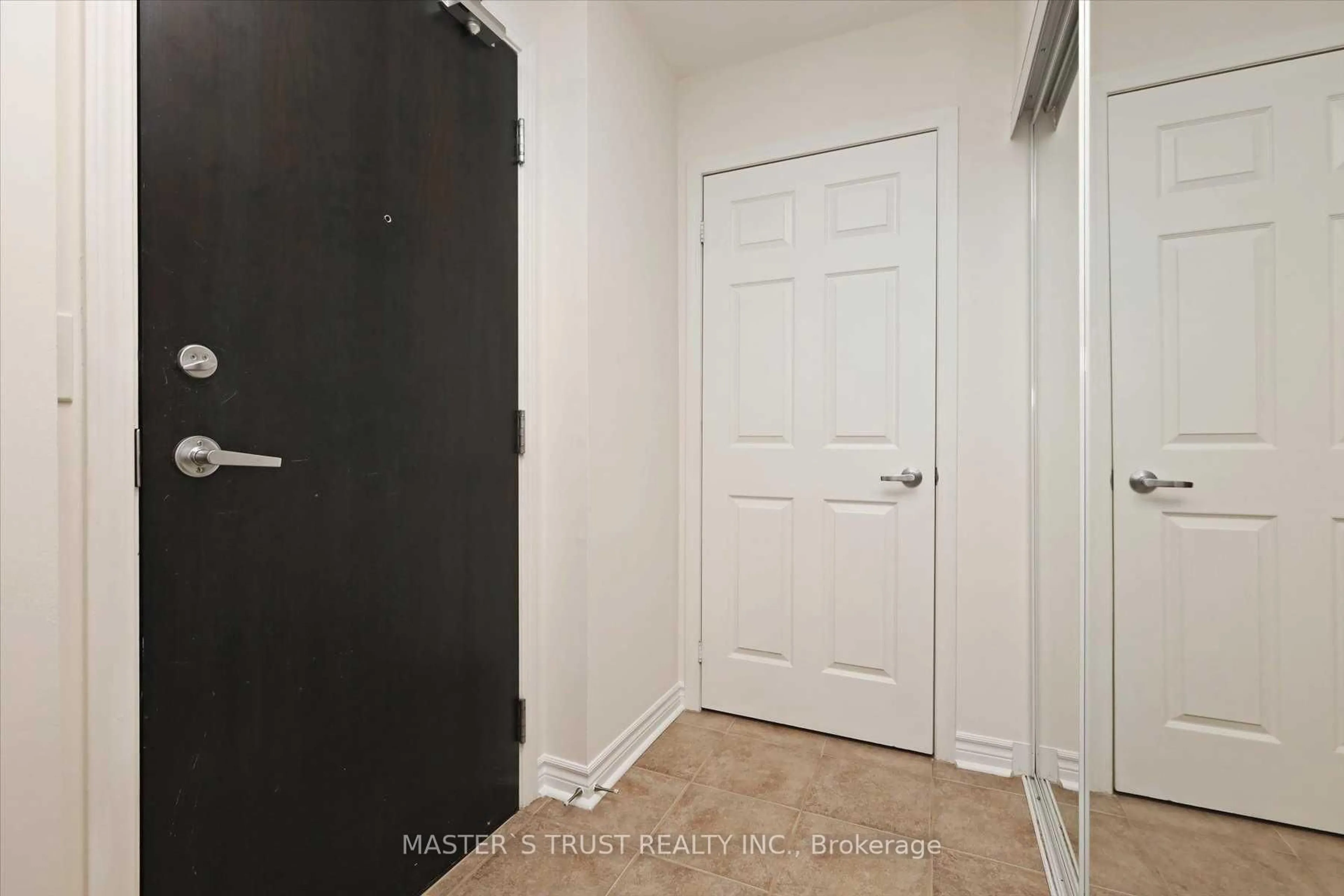Indoor entryway for 388 Prince Of Wales Dr #1004, Mississauga Ontario L5B 0A1