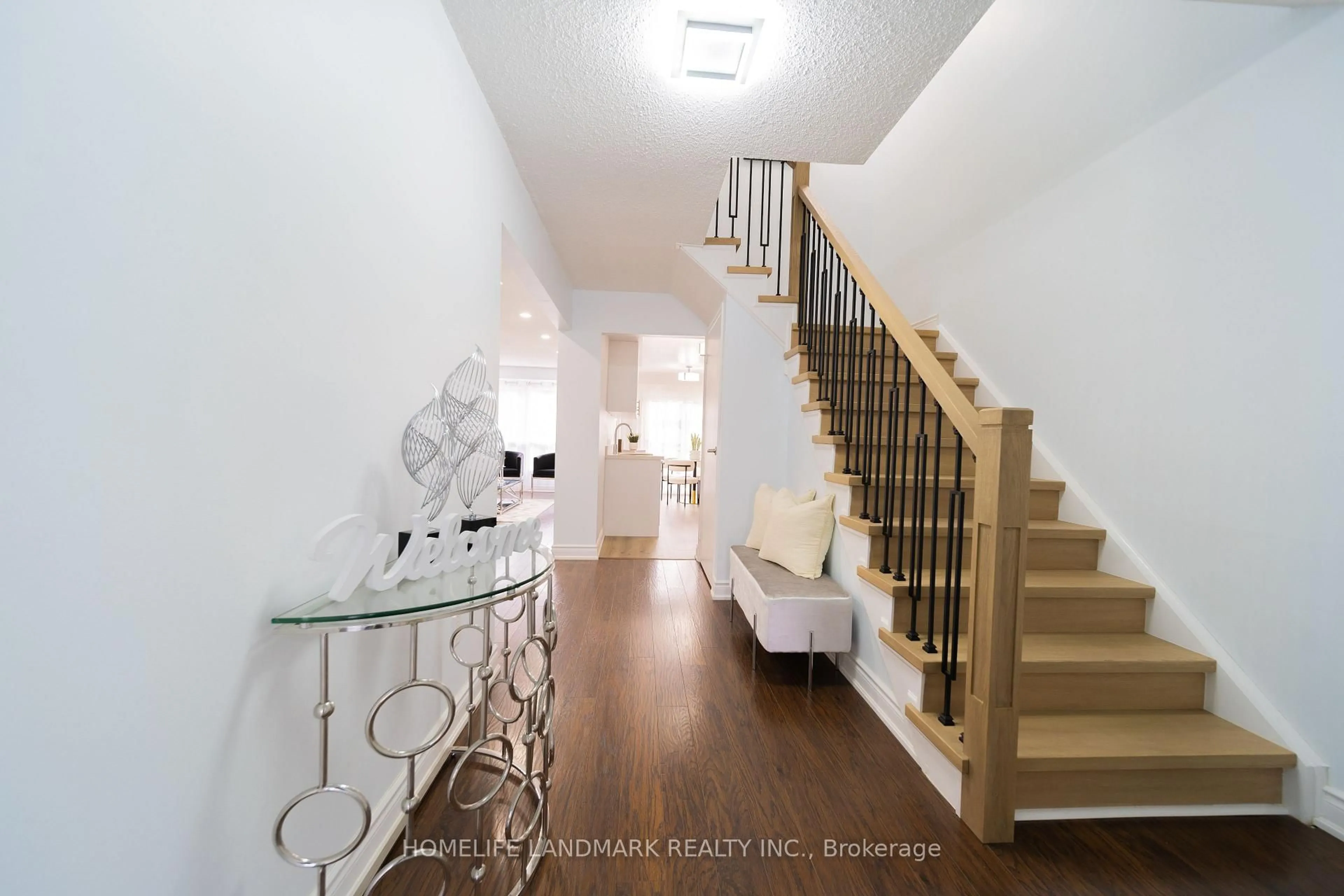 Indoor entryway for 1230 Kirstie Crt #39, Oakville Ontario L6H 5C3