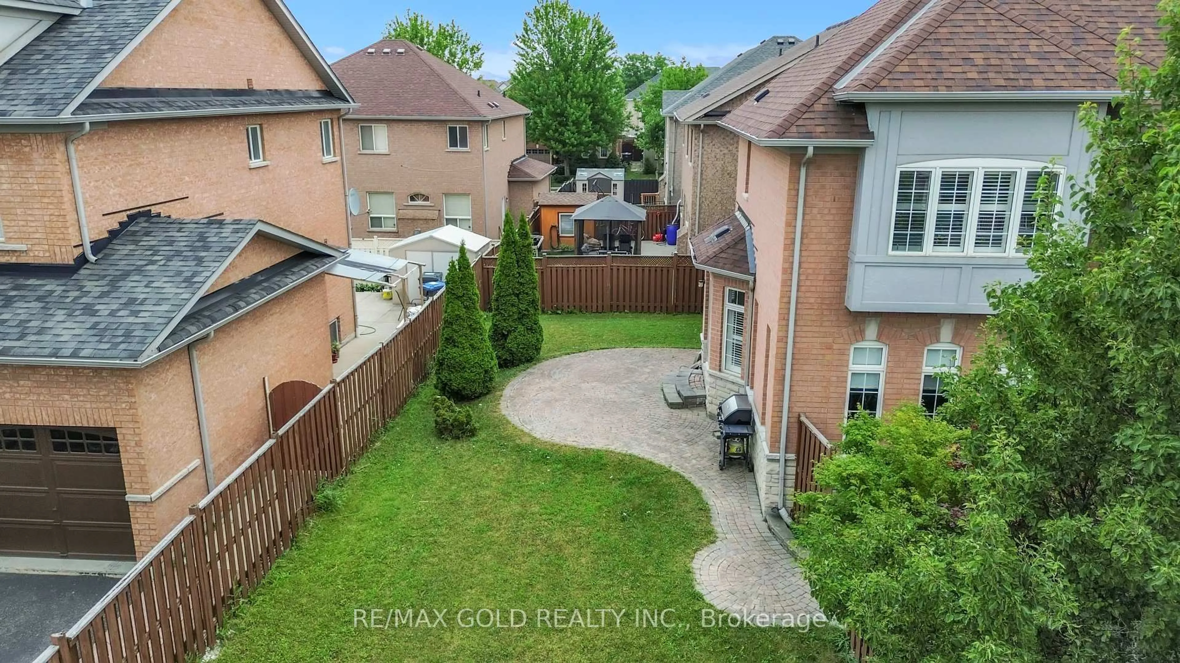 A pic from outside/outdoor area/front of a property/back of a property/a pic from drone, street for 5 Saddler Ave, Brampton Ontario L6P 2B7