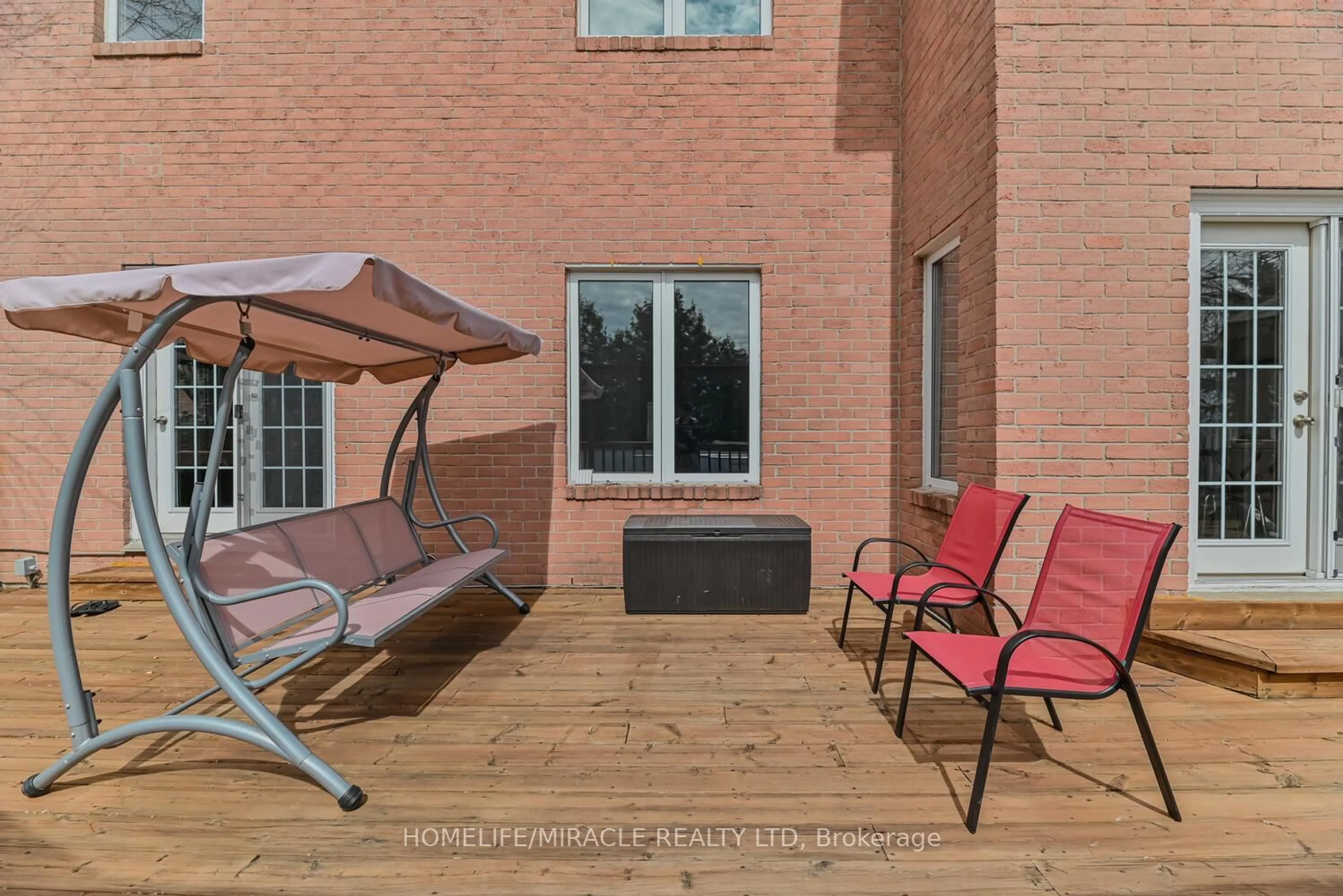 Patio, street for 32 Plover Pl, Brampton Ontario L6W 4C4
