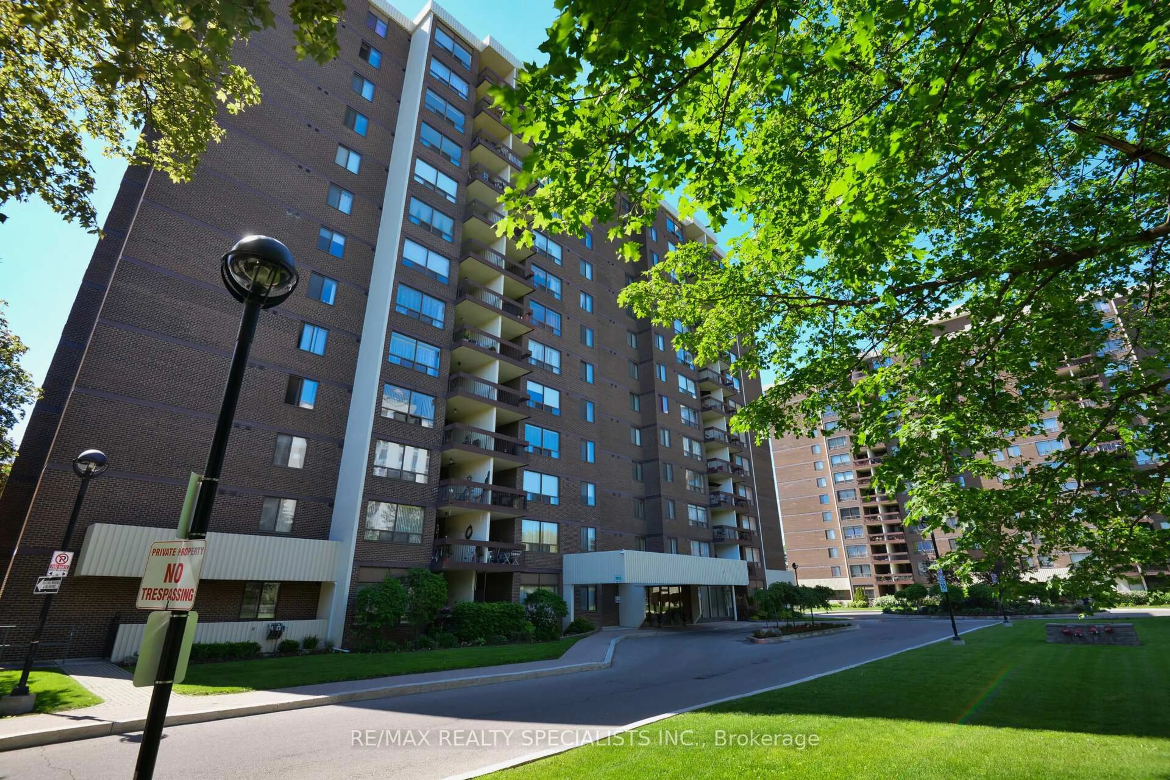 Patio, street for 2542 Argyle Rd #1205, Mississauga Ontario L5B 2H5