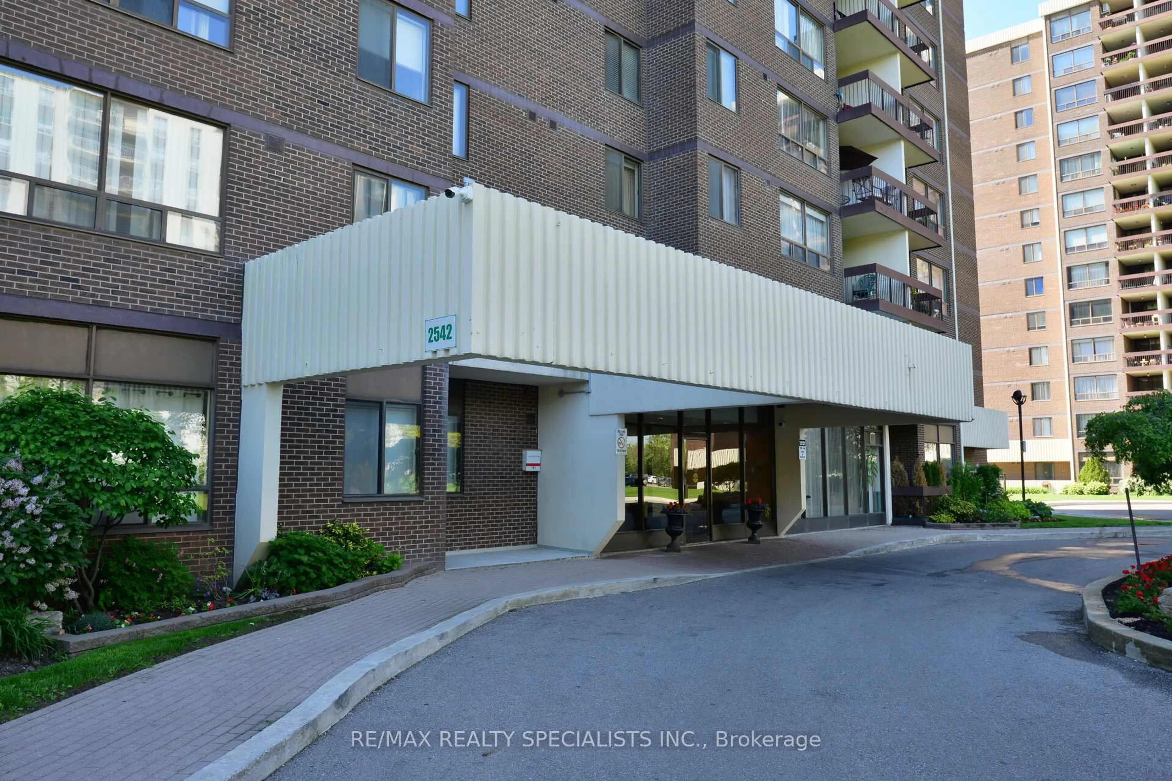 Indoor foyer for 2542 Argyle Rd #1205, Mississauga Ontario L5B 2H5