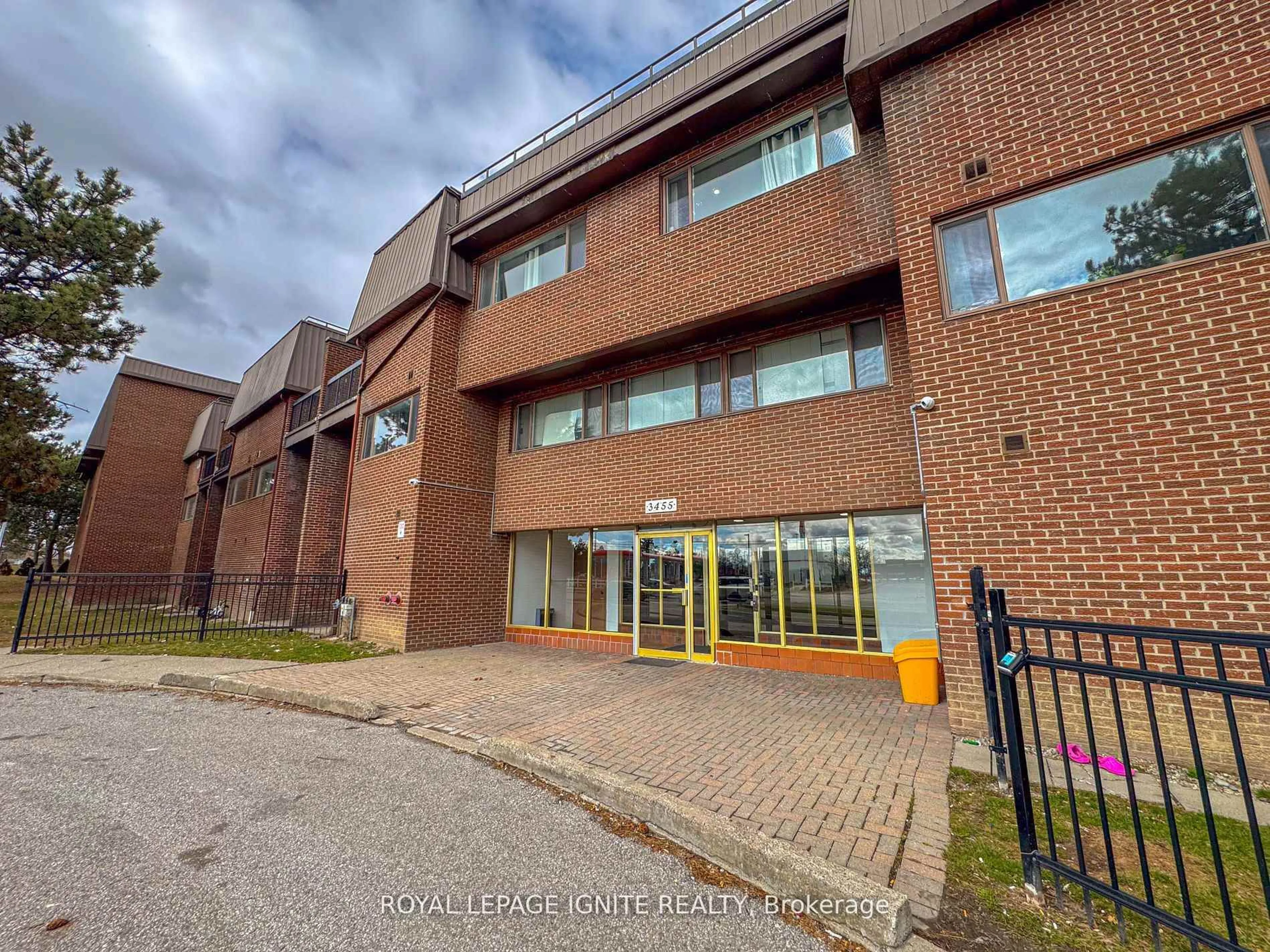 Unknown for 3455 Morning Star Dr #208, Mississauga Ontario L4T 3T9