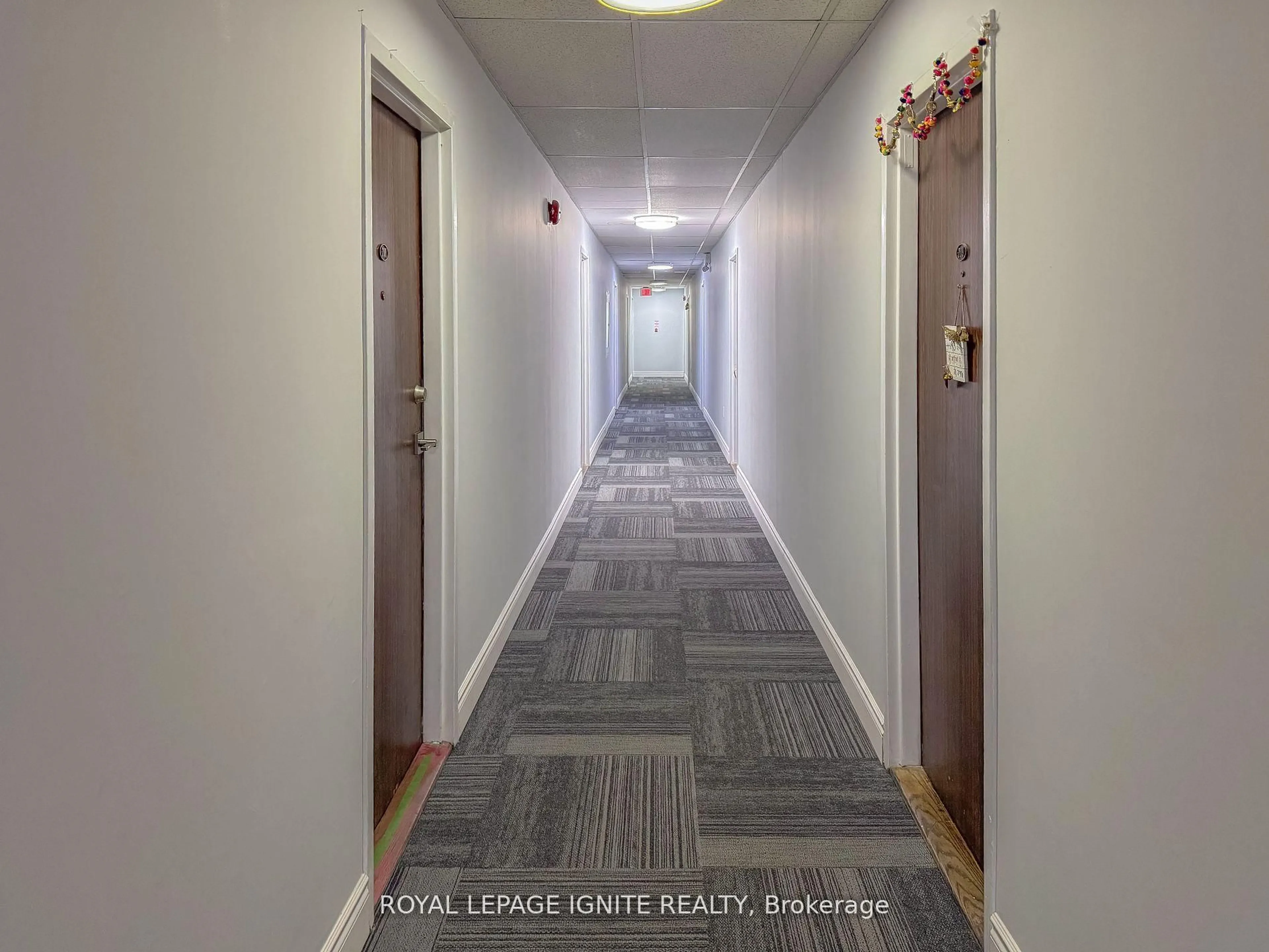 Indoor foyer for 3455 Morning Star Dr #208, Mississauga Ontario L4T 3T9