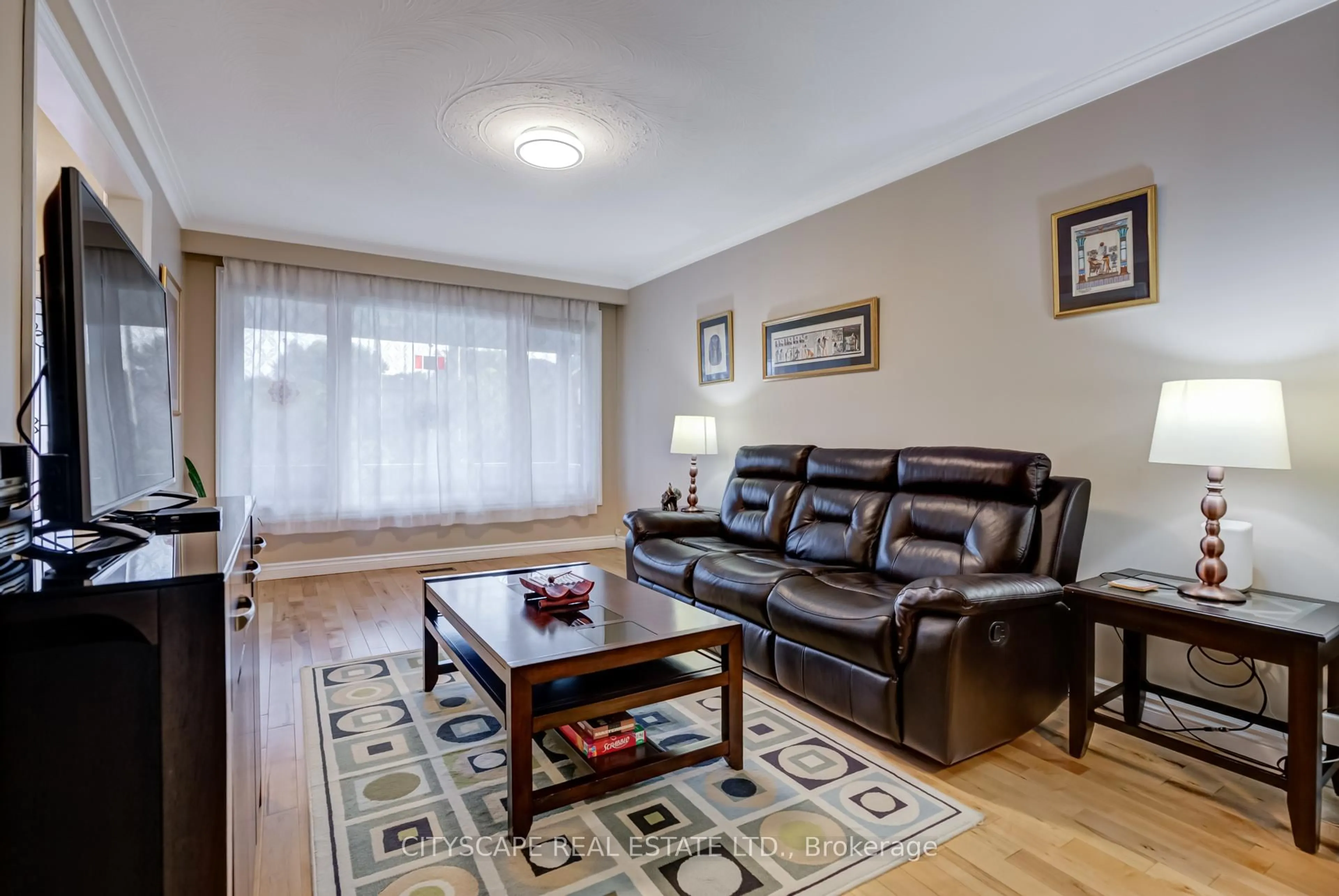 Living room with furniture, unknown for 1411 Alexandra Ave, Mississauga Ontario L5E 2A9