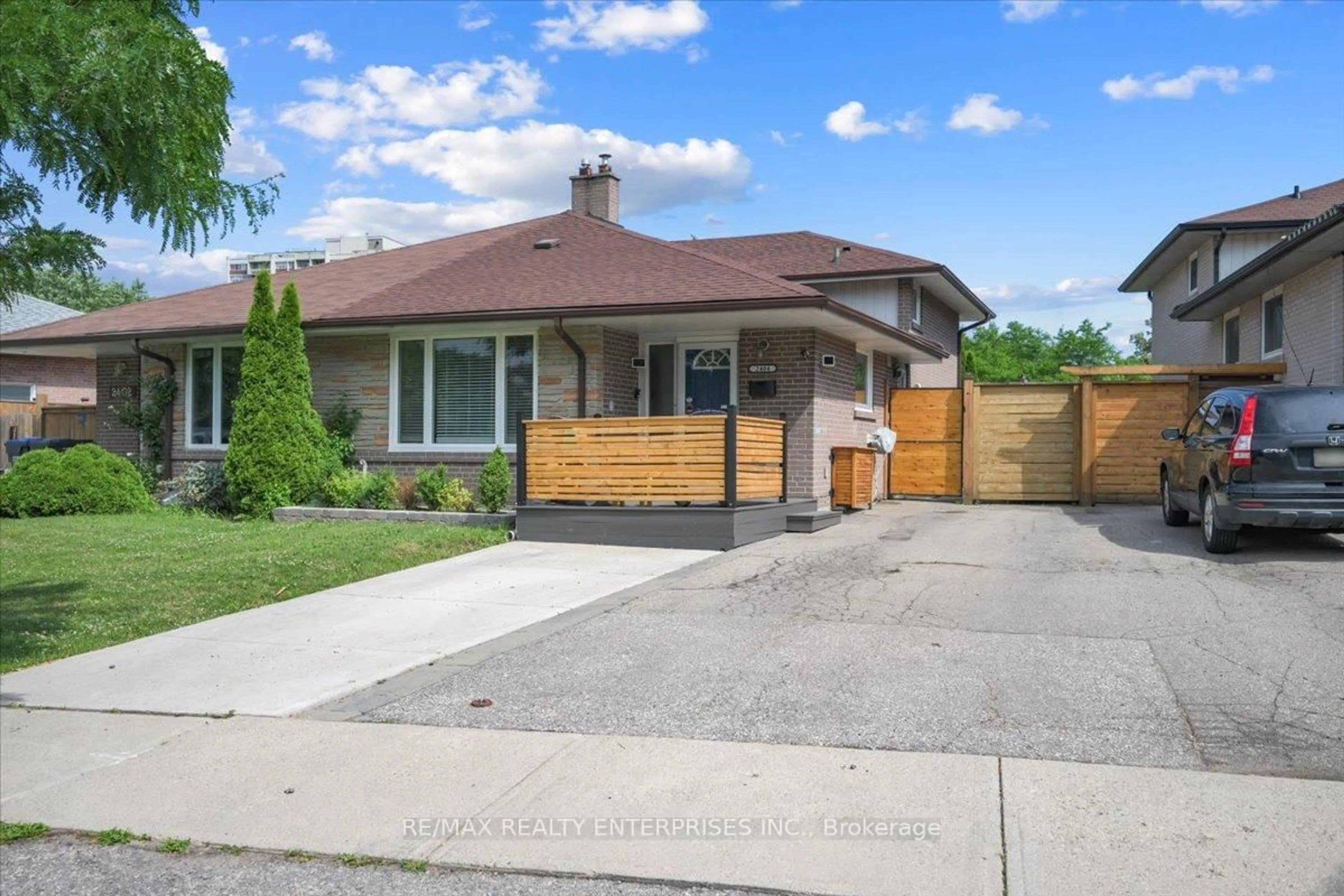 Home with brick exterior material, street for 2404 Padstow Cres, Mississauga Ontario L5J 2G4
