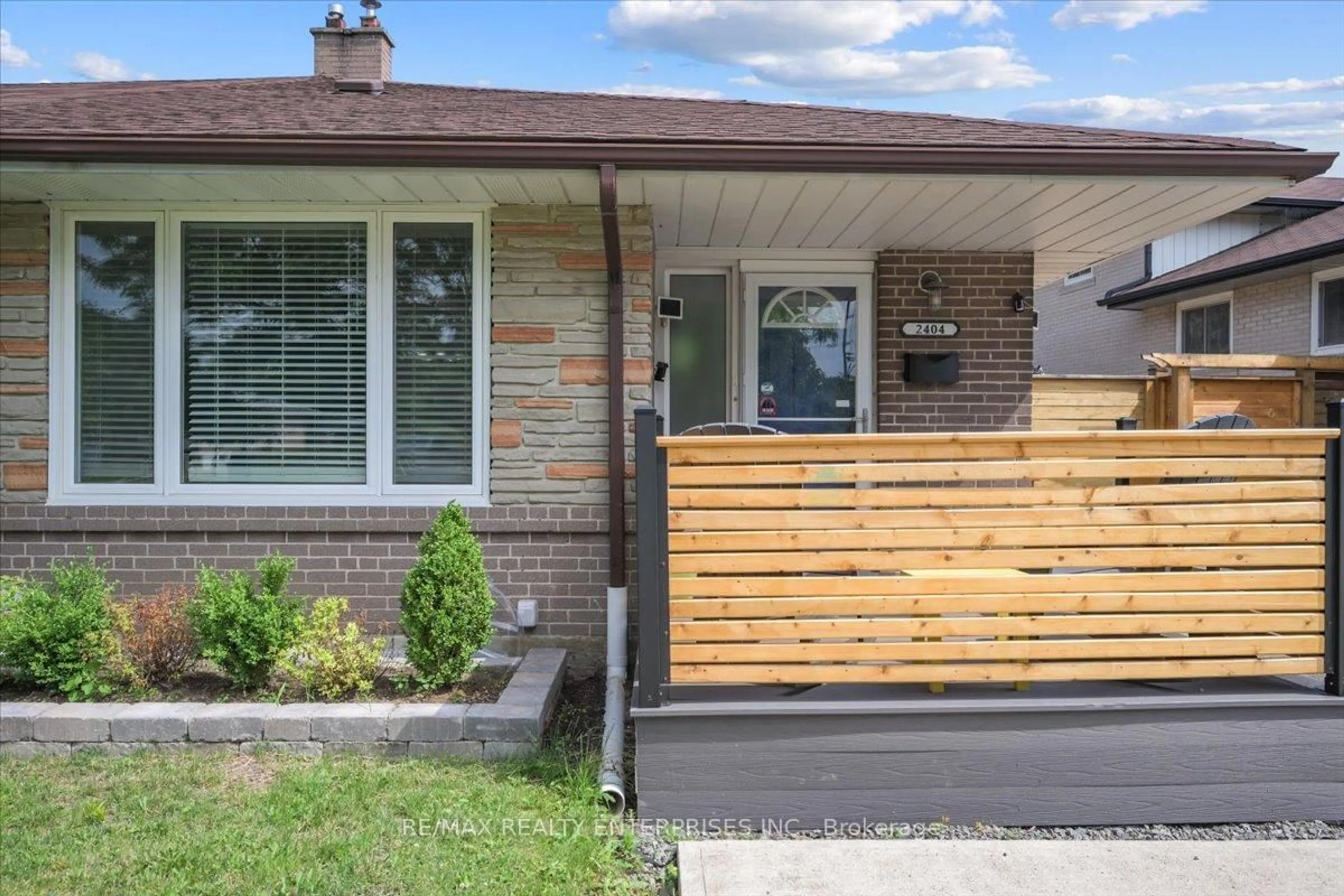 Home with brick exterior material, street for 2404 Padstow Cres, Mississauga Ontario L5J 2G4